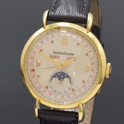 26715830a - Jaeger-LeCoultre 18k yellow gold Triple Calendar gents wristwatch reference 141.008.1, Switzerland around 1985, manual winding, snap on case back, correction at the sides in case inserted, silvered dial spotty, gilded hour- indices and Arabic numerals, gilded hands, gold-plated movement calibre P494 with fausses cotes decoration, diameter approx. 36 mm, condition 2