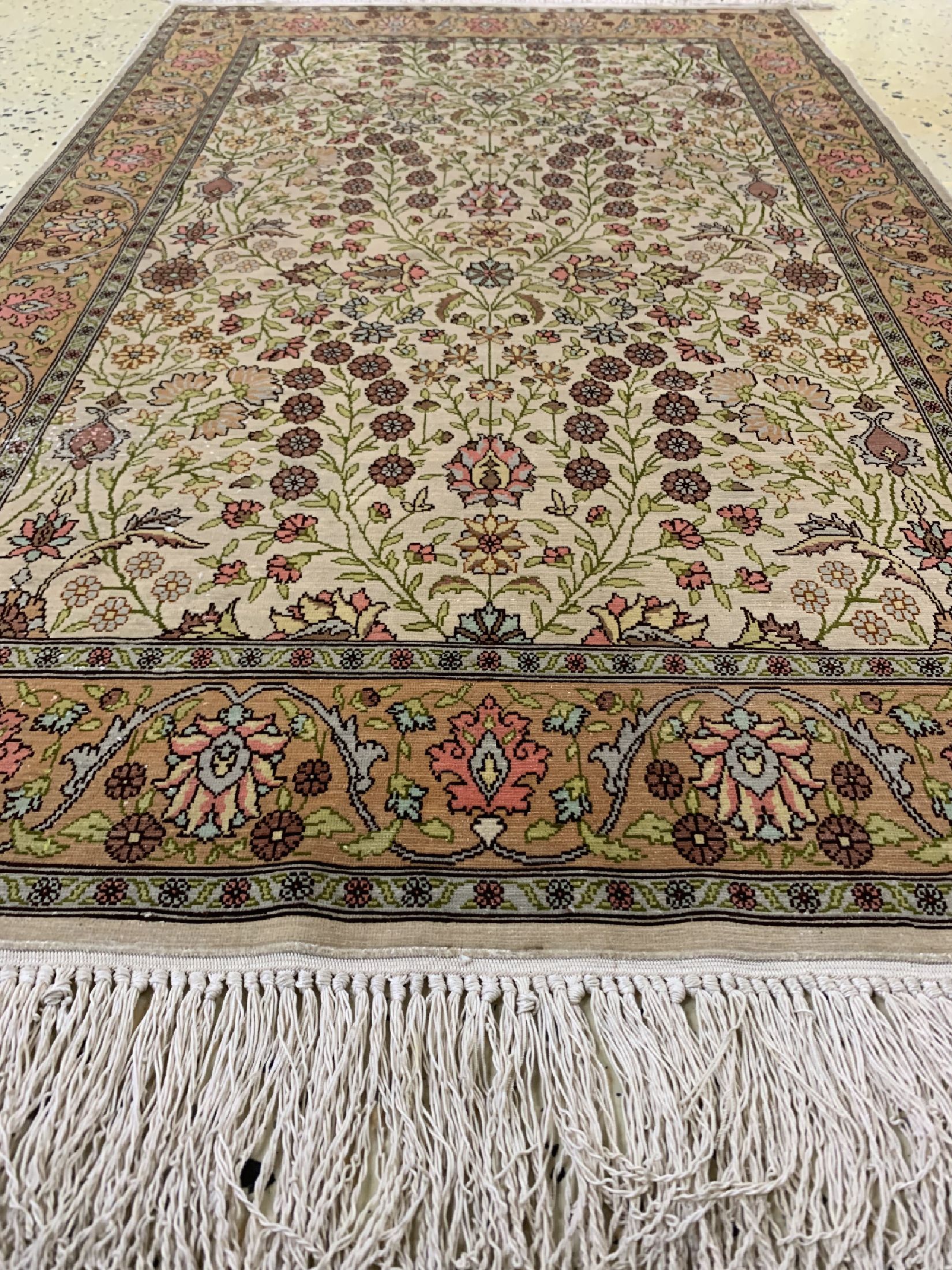 Detail d: Hereke Seide fein signiert, Türkei, um 1960, reine Naturseide, ca. 112 x 70 cm, EHZ: 1-2
