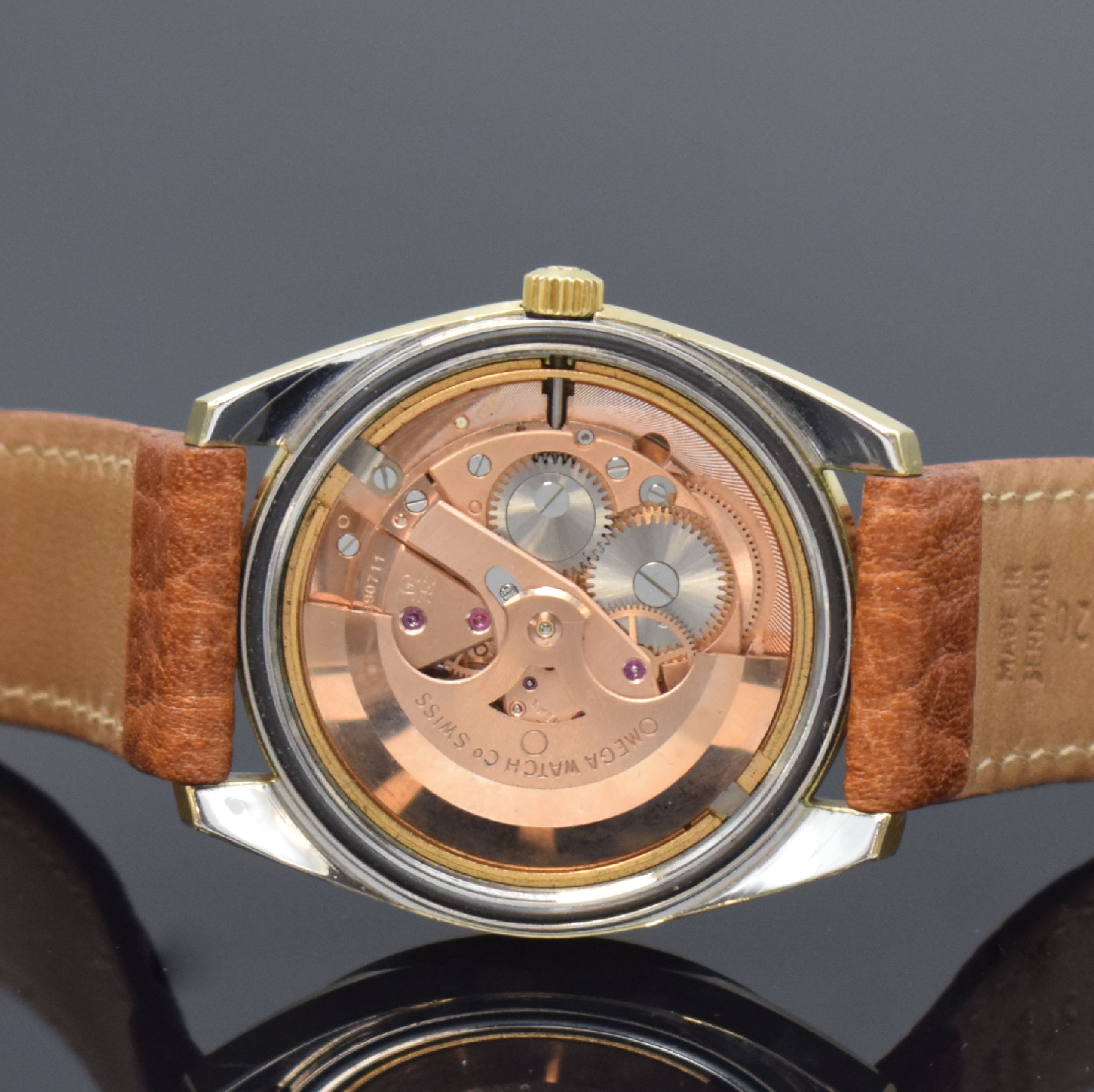 Detail d: OMEGA Seamaster Herrenarmbanduhr Referenz 166.032/168.023, Schweiz um 1968, Automatik, Stahlgeh. mit Goldhaube, Boden mit Seepferdchendarst verschr., ...