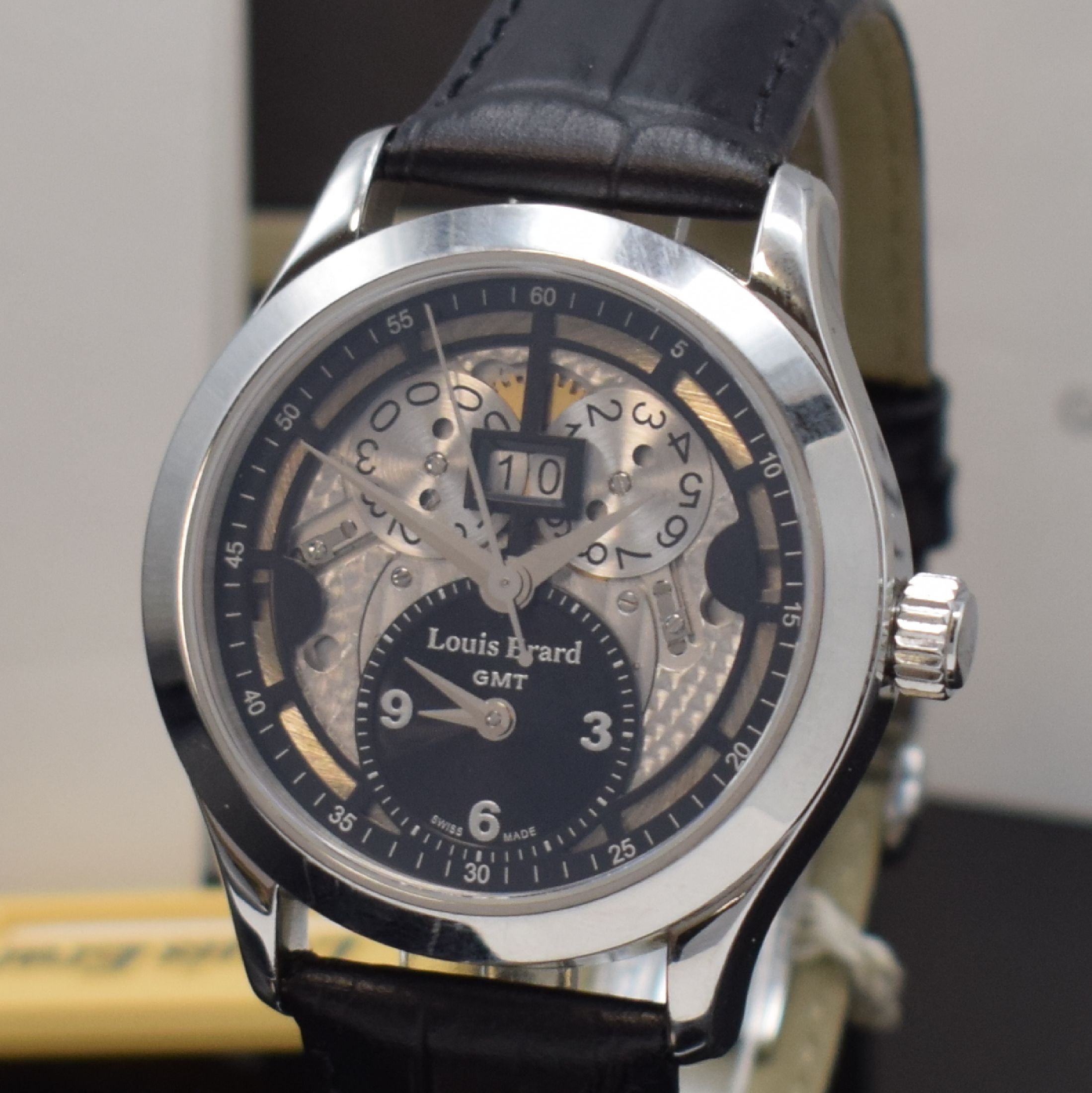Detail a: LOUIS ERARD Herrenarmbanduhr 1931 GMT Skeleton Big Date Referenz 94205AA02, Automatik, Edelstahlgeh. inkl. orig. Lederband m. dopp. Faltschl., beids. ...