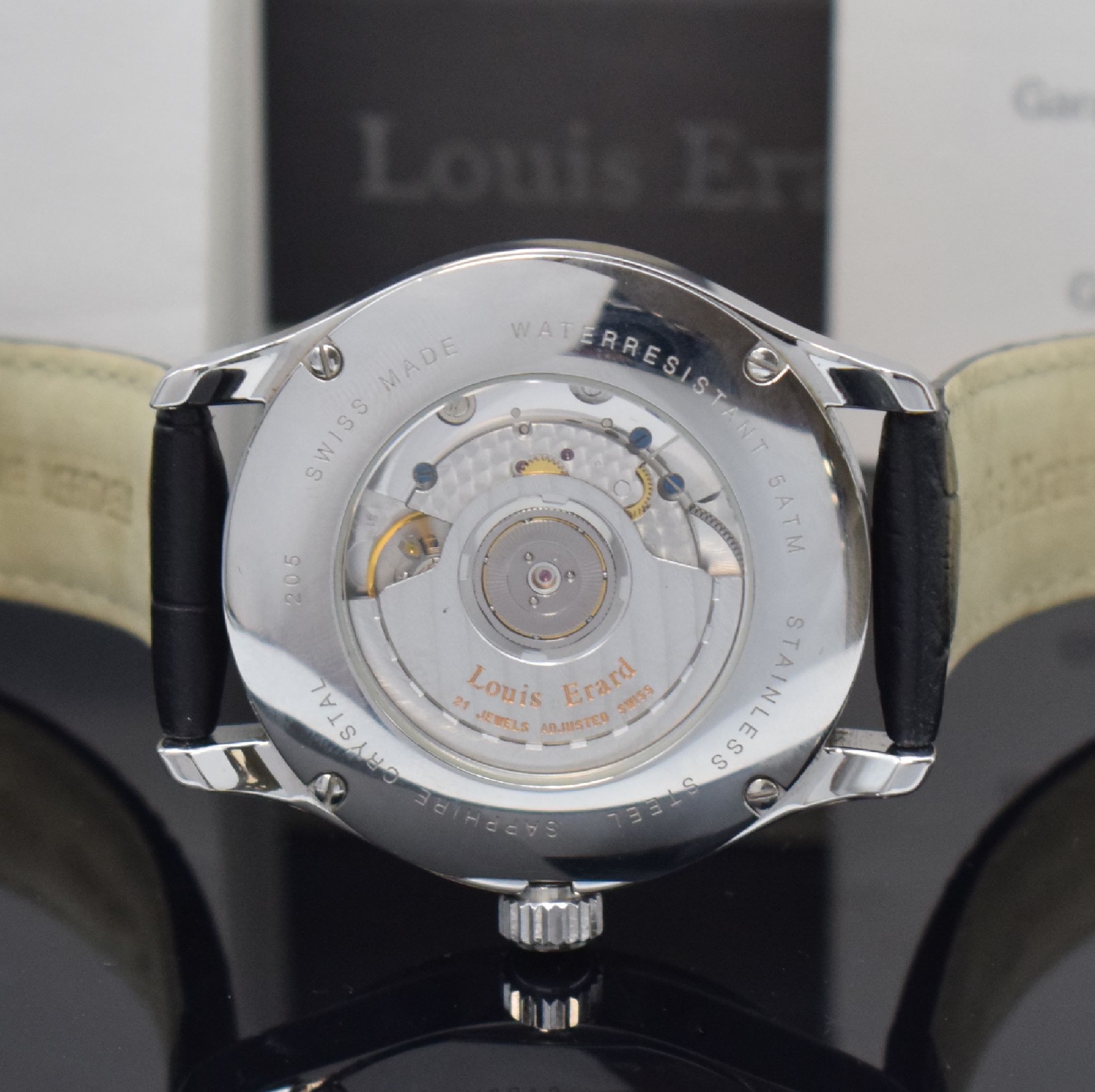 Detail e: LOUIS ERARD Herrenarmbanduhr 1931 GMT Skeleton Big Date Referenz 94205AA02, Automatik, Edelstahlgeh. inkl. orig. Lederband m. dopp. Faltschl., beids. ...