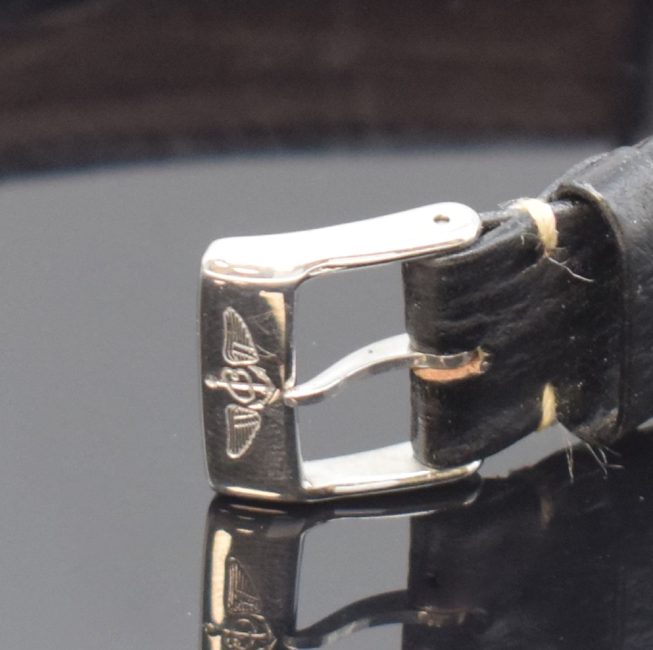 Detail b: BREITLING J Class Damenarmbanduhr in Stahl, Schweiz um 1990, quarz, orig. Lederband m. Dornschl., Boden u. Krone verschr., Goldlünette eins. drehb., ...