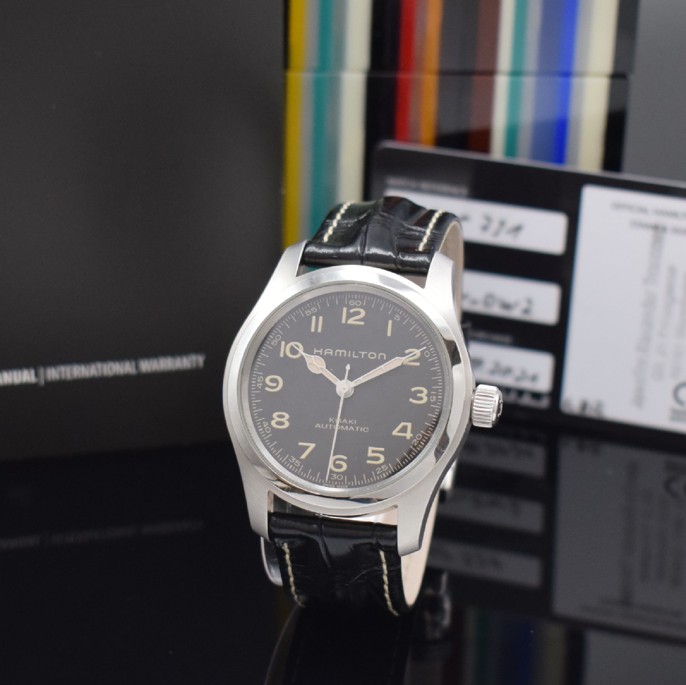 HAMILTON Herrenarmbanduhr Khaki Field Murph Referenz H70605731 mit auf 2555 Stück limitierten "tesseract" Sonderetui, Automatik, ...