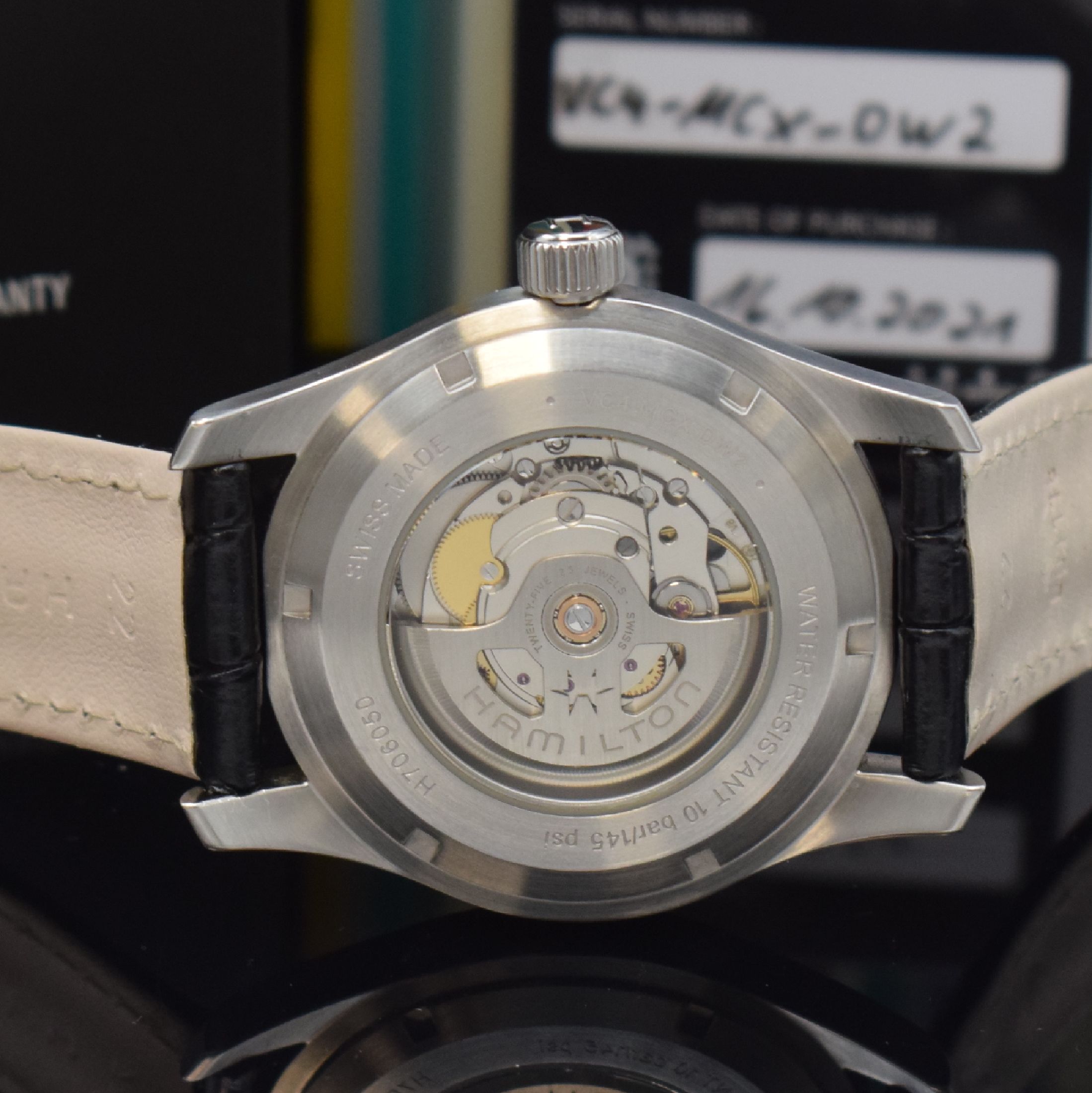 Detail d: HAMILTON Herrenarmbanduhr Khaki Field Murph Referenz H70605731 mit auf 2555 Stück limitierten "tesseract" Sonderetui, Automatik, ...