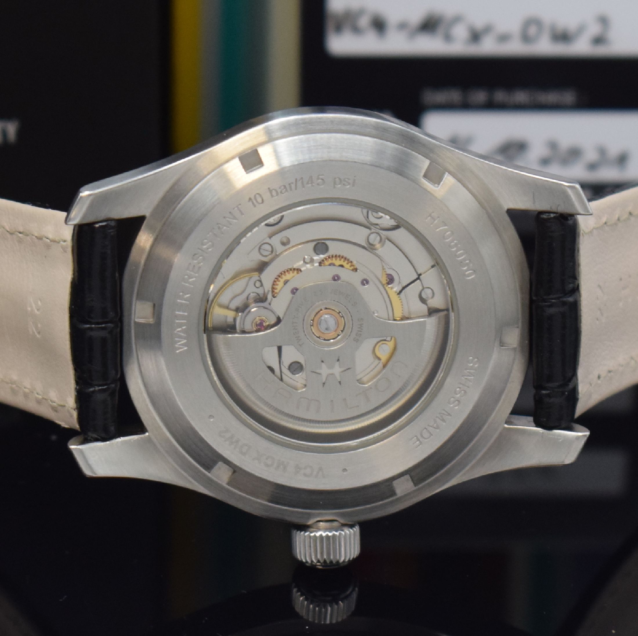 Detail e: HAMILTON Herrenarmbanduhr Khaki Field Murph Referenz H70605731 mit auf 2555 Stück limitierten "tesseract" Sonderetui, Automatik, ...
