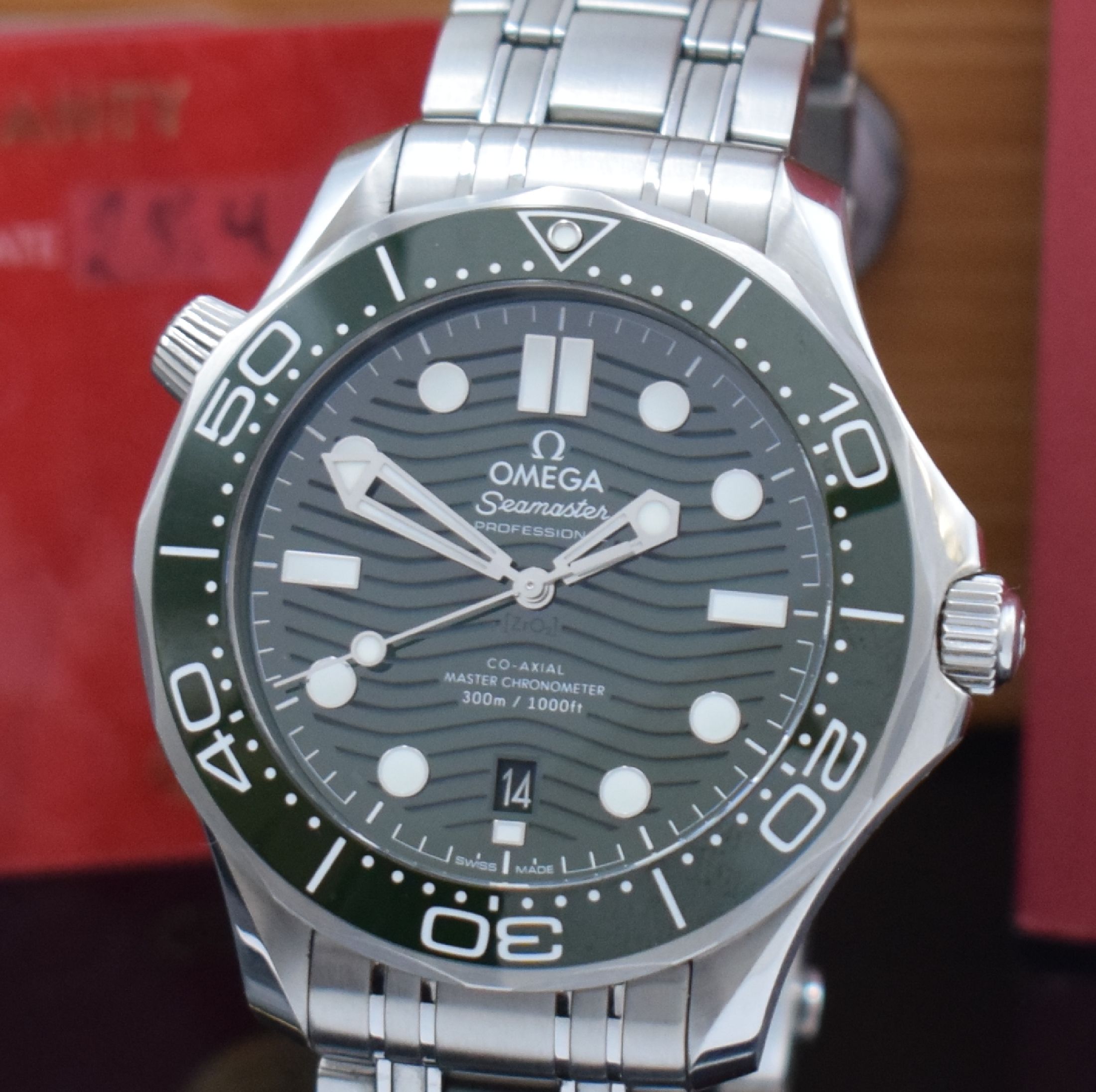 Detail a: OMEGA Herrenarmbanduhr Seamaster Diver 300 M Referenz 210.30.42.20.10.001, Automatik, Chronometer in Edelstahl inkl. Gliederband m. Faltschl., beids. ...