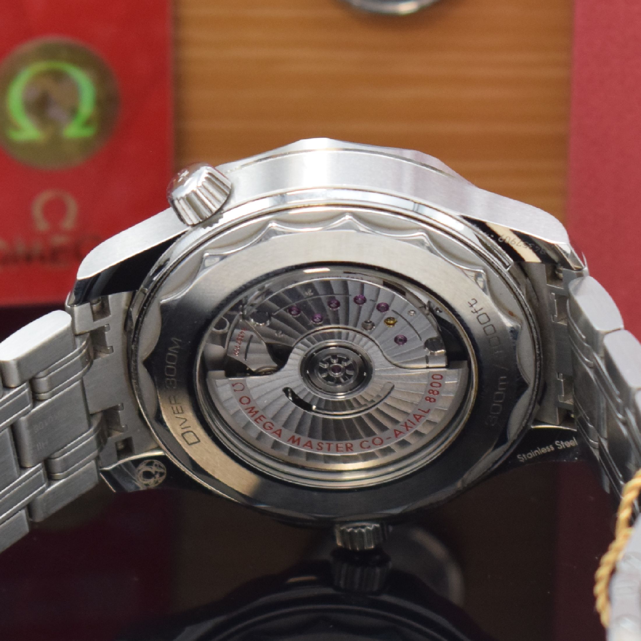 Detail e: OMEGA Herrenarmbanduhr Seamaster Diver 300 M Referenz 210.30.42.20.10.001, Automatik, Chronometer in Edelstahl inkl. Gliederband m. Faltschl., beids. ...
