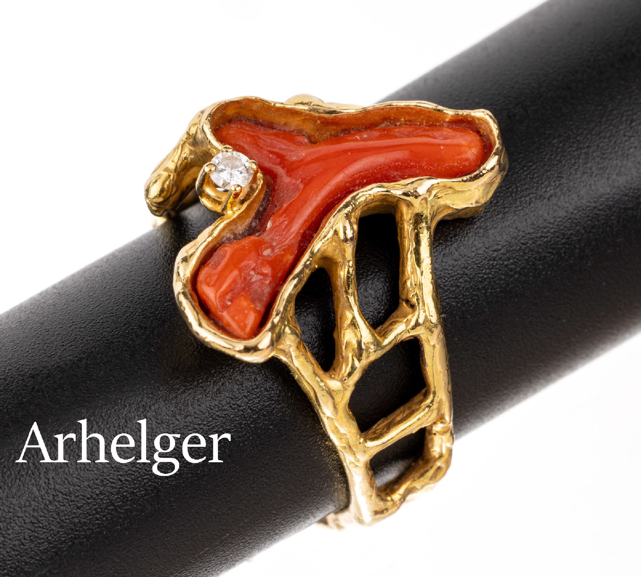 18 kt Gold Korallen-Designerring, GG 750/000, Einzelanfertigung Juwelier Arhelger/Wuppertal, 1 Korallenast, Gold in entsprechender Struktur, 1 ...