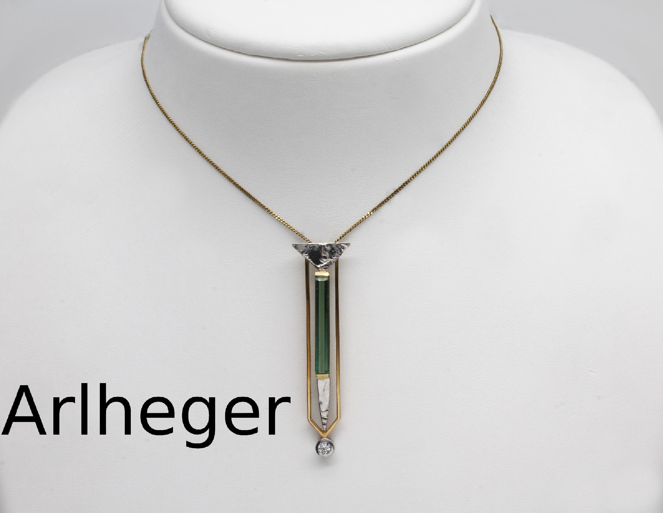 18 kt Gold Designer Turmalin-Brillant- Anhänger, GG/WG 750/000, Anfertigung wohl Juwelier Arlheger/Wuppertal, 1 facett. grünes Turmalin-Baguette, ...