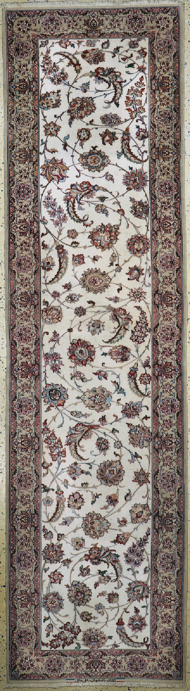 Esfahan fein Persien, signiert(Ali Maleki),um 1960, Korkwolle auf Seide, ca. 290 x 79 cm,Reinigungsbedürftig, EHZ: 2
