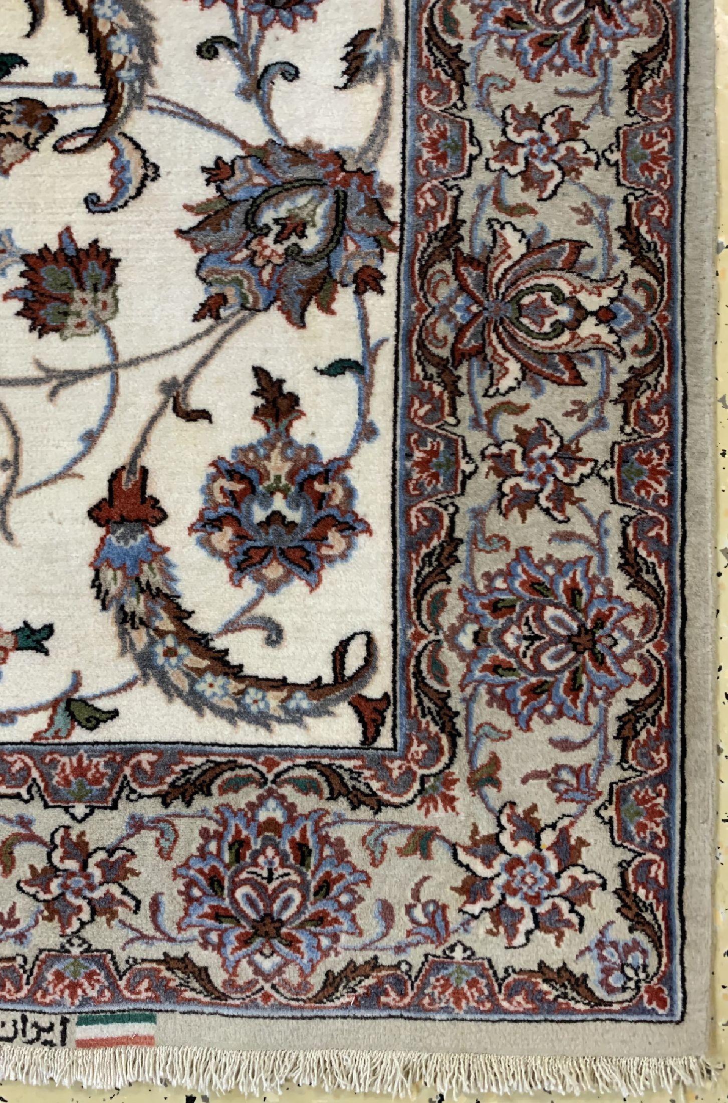 Detail a: Esfahan fein Persien, signiert(Ali Maleki),um 1960, Korkwolle auf Seide, ca. 290 x 79 cm,Reinigungsbedürftig, EHZ: 2