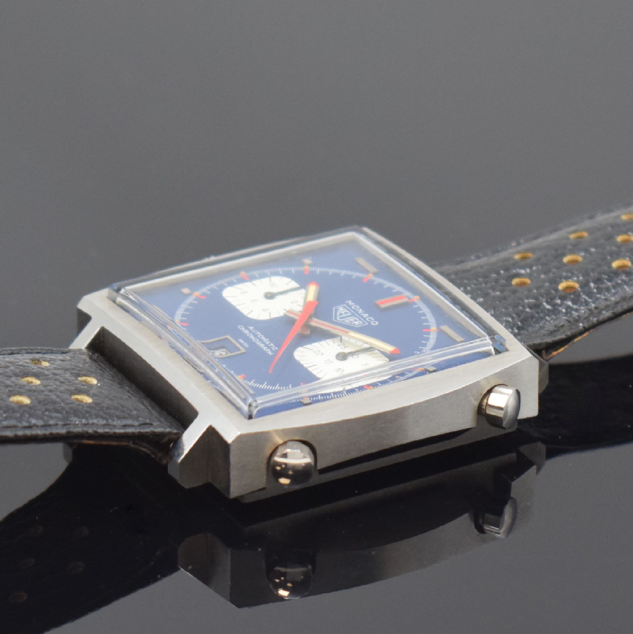 Detail d: HEUER Monaco "Steve McQueen" Herrenarmbanduhr mit Chronograph Referenz 1133, Schweiz um 1972, Automatik, Monocoque-Geh. in Stahl inkl. ...