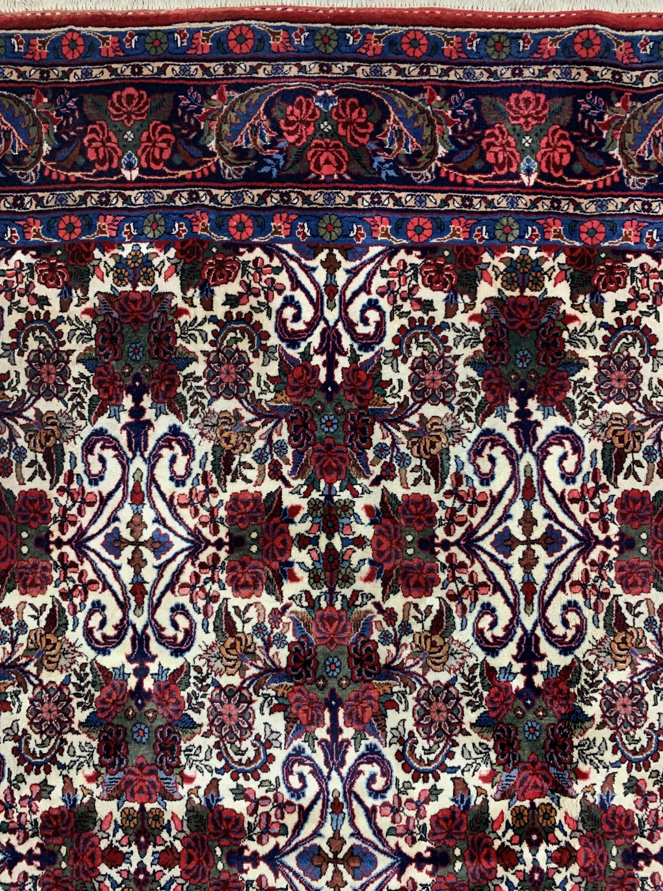 Detail b: Rosenbidjar Kork fein, Persien, ca. 50 Jahre, Korkwolle auf Baumwolle, ca. 330 x 220 cm, Reinigungsbedürftig, EHZ: 1-2