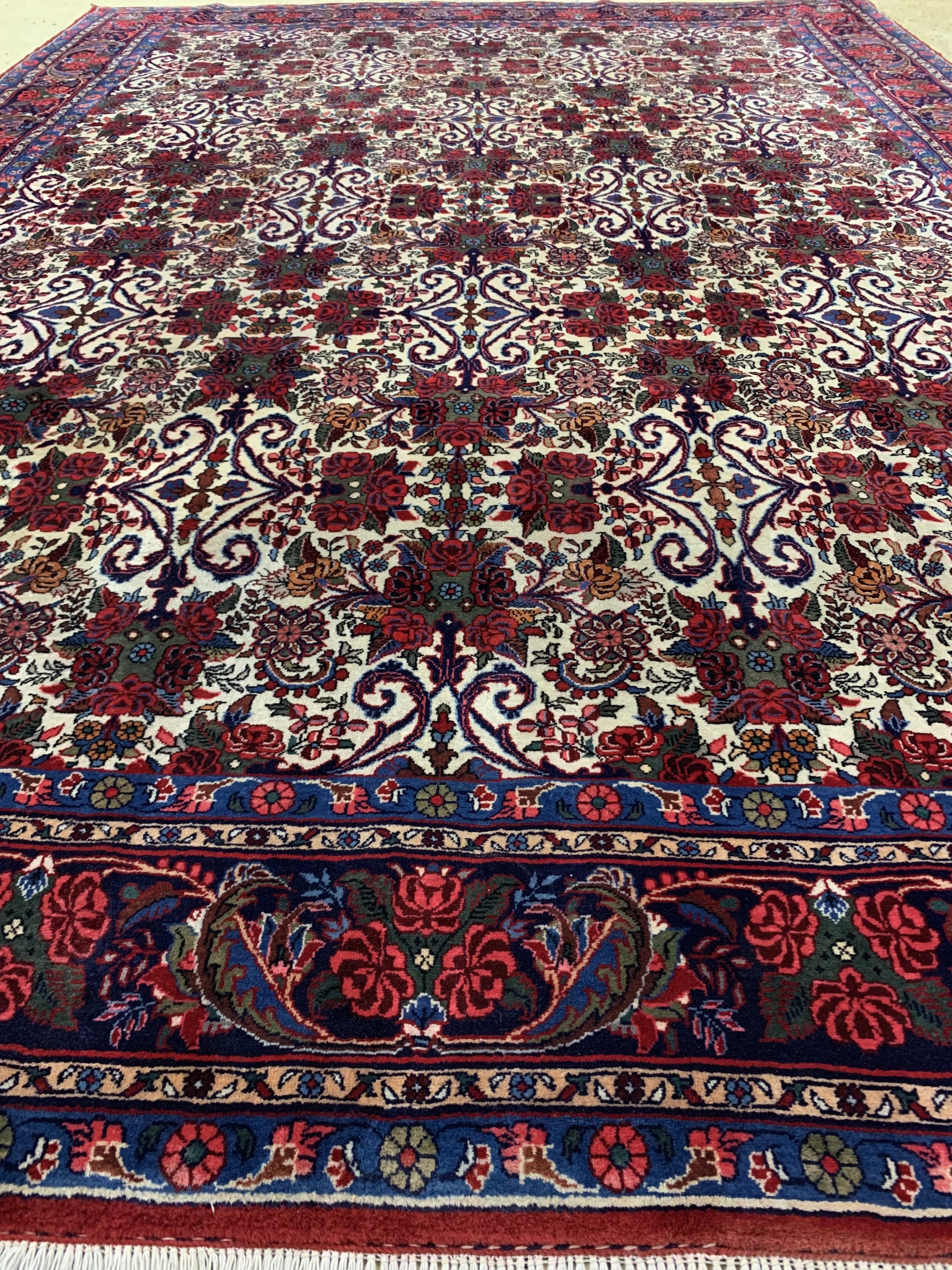 Detail d: Rosenbidjar Kork fein, Persien, ca. 50 Jahre, Korkwolle auf Baumwolle, ca. 330 x 220 cm, Reinigungsbedürftig, EHZ: 1-2