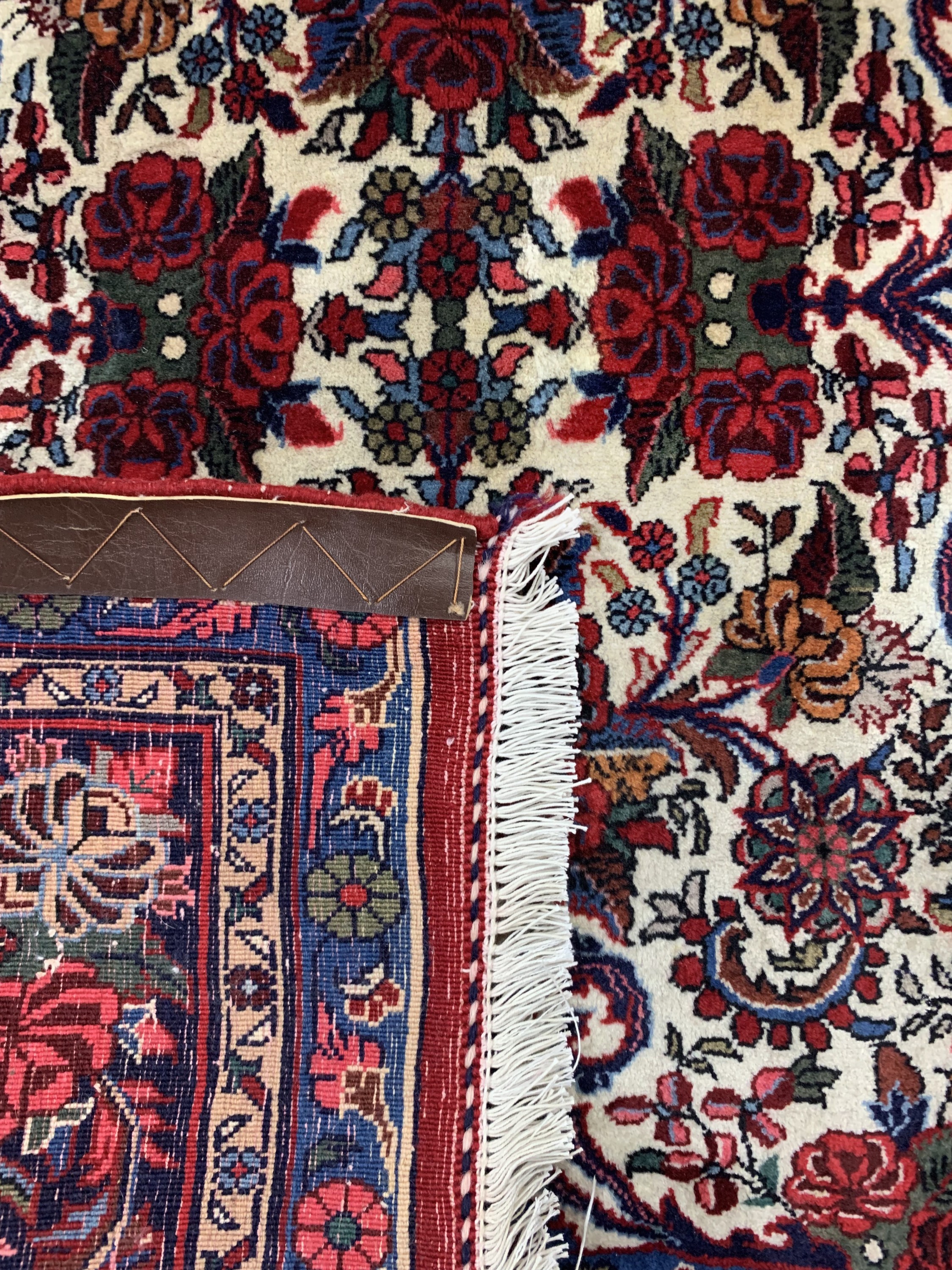 Detail e: Rosenbidjar Kork fein, Persien, ca. 50 Jahre, Korkwolle auf Baumwolle, ca. 330 x 220 cm, Reinigungsbedürftig, EHZ: 1-2