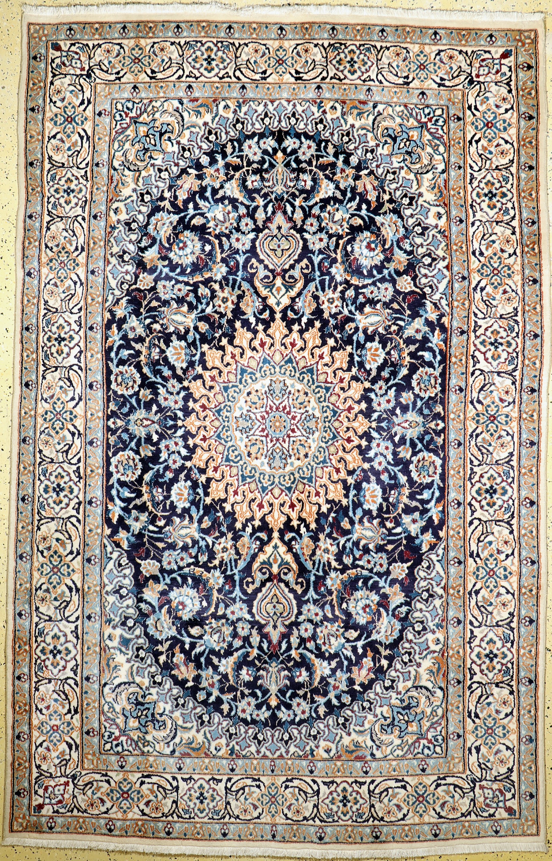 Nain, Persien, ca. 40 Jahre, Wolle auf Baumwolle, ca. 300 x 192 cm, Reinigungsbedürftig, EHZ: 2