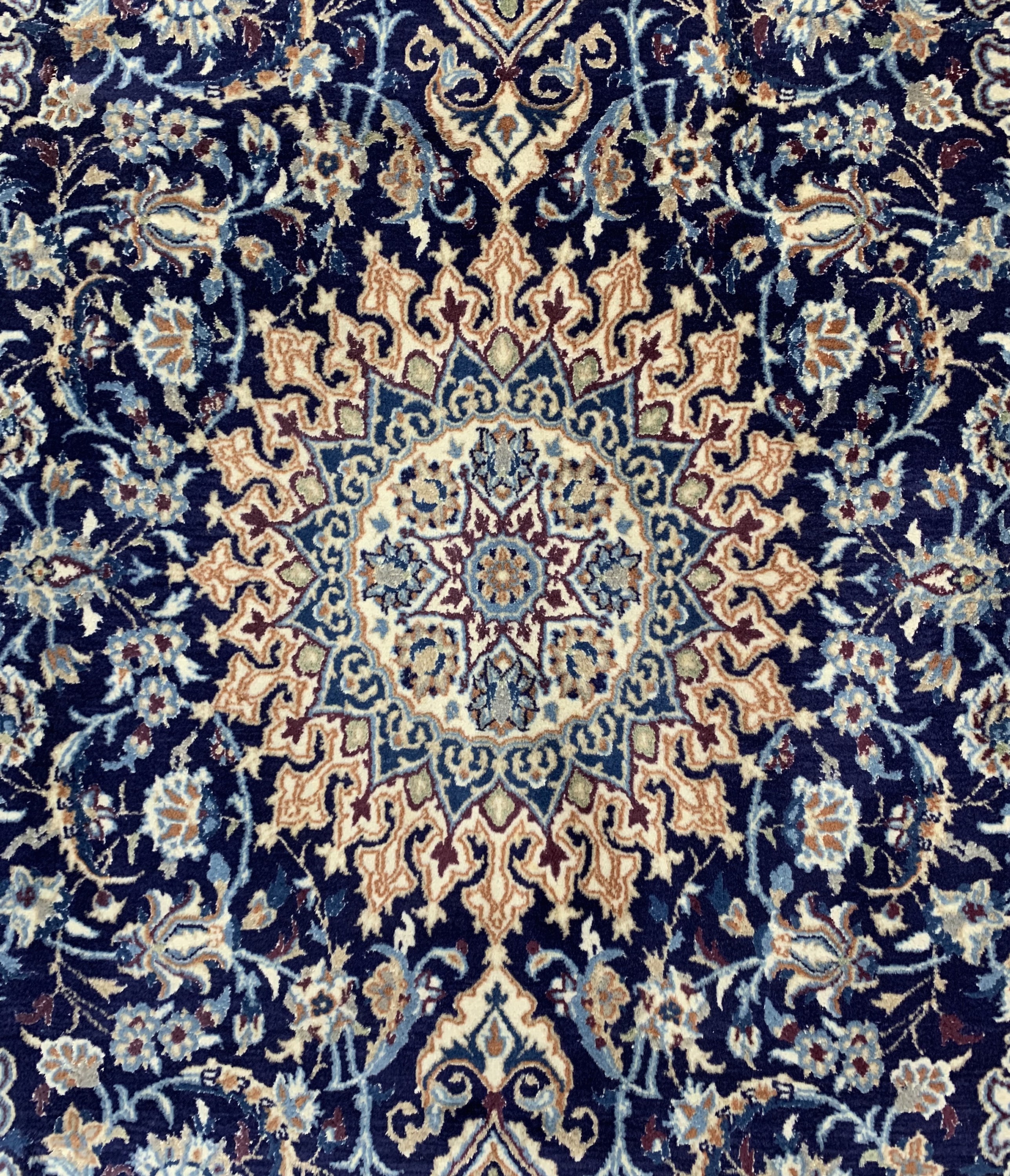 Detail c: Nain, Persien, ca. 40 Jahre, Wolle auf Baumwolle, ca. 300 x 192 cm, Reinigungsbedürftig, EHZ: 2