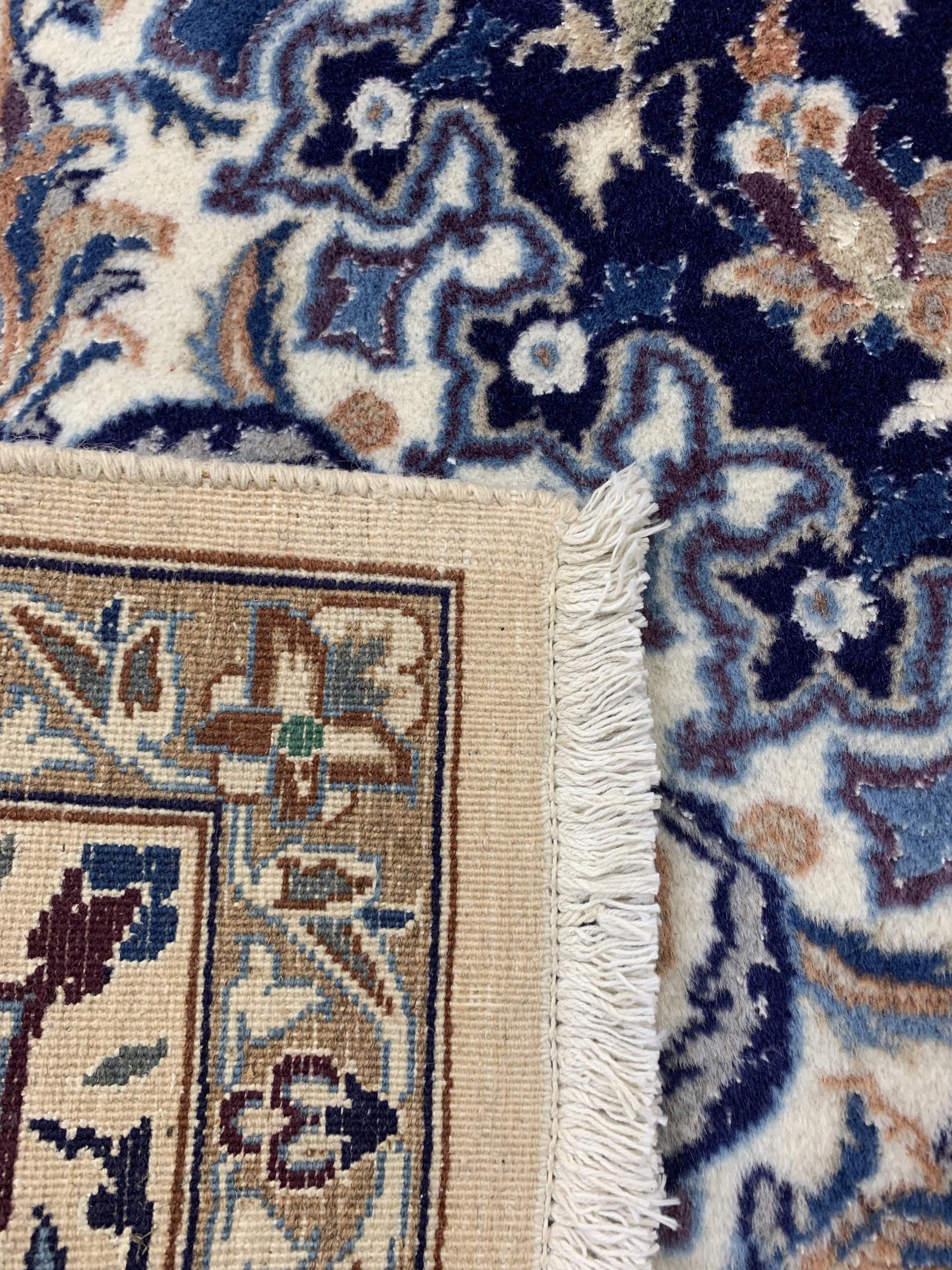 Detail e: Nain, Persien, ca. 40 Jahre, Wolle auf Baumwolle, ca. 300 x 192 cm, Reinigungsbedürftig, EHZ: 2