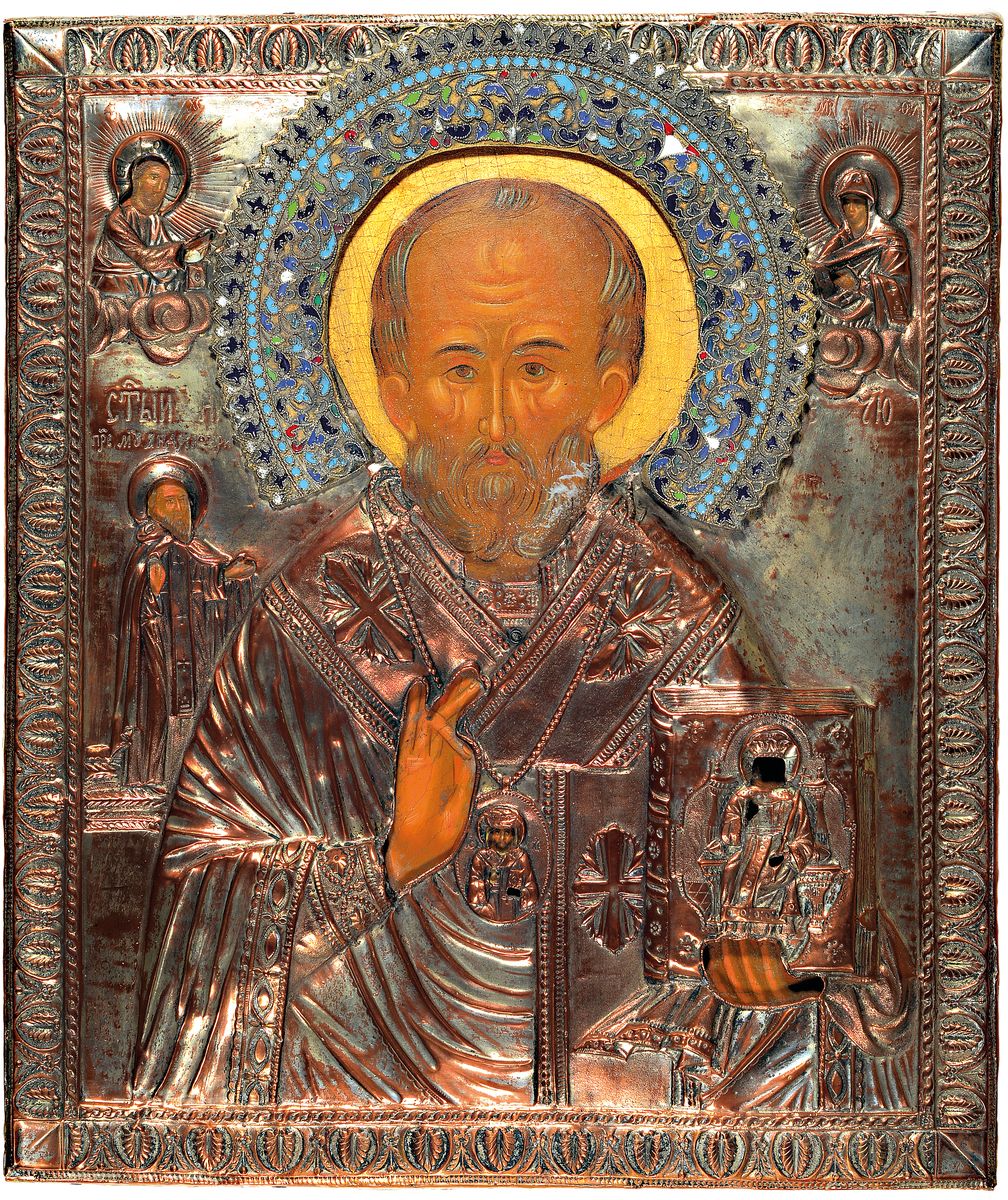 Ikone, Russland, um 1900, Hl. Nikolaus, Tempera auf Holz, fein verziertes Kupfer Okladehemals versilbert, Gloriole bunt emailliert in ...