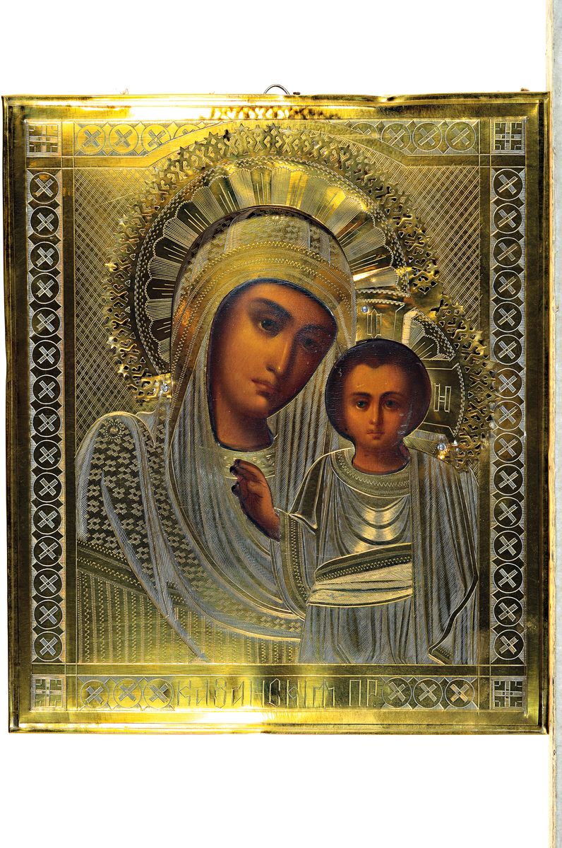 Detail k: Ikone, Russland, um 1900, Gottesmutter mit Kind, Tempera auf Holz, fein ziseliertes und guillochiertes Messingoklad, ca. 31x26cm
