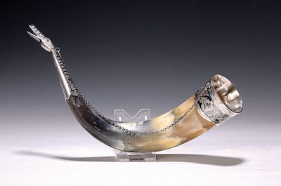 Image 26718399 - Drinking horn, Russia, around 1900, horn with engraved and partly blackened silver fittings,length approx. 25cm