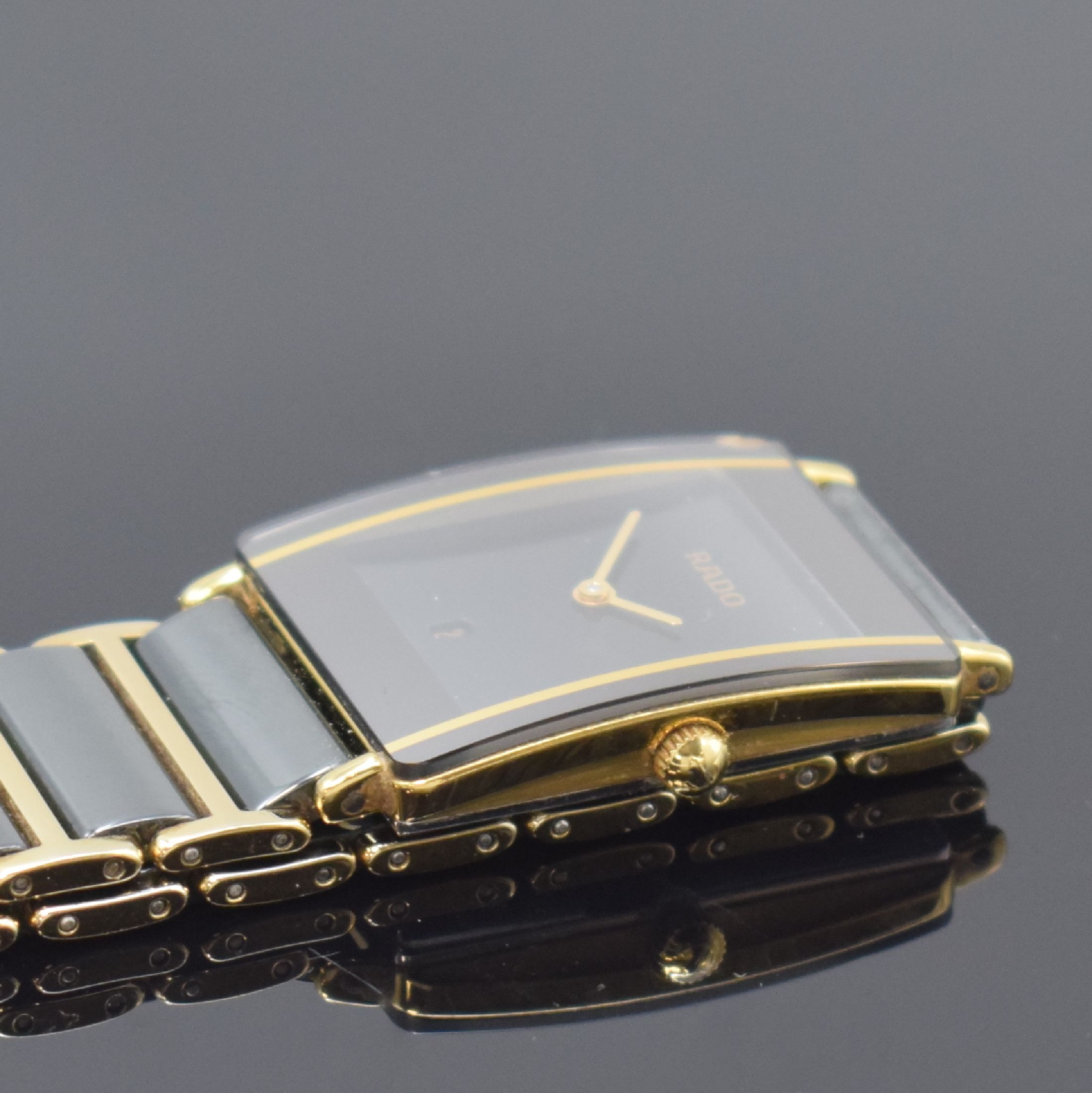 Detail c: RADO Diastar Armbanduhr Referenz 160.0381.3, Schweiz um 2005, quarz, verg. Gehäuse, Boden 4-fach verschr., verg. Gliederband mit Keramikelementen, ...