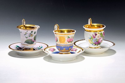 Image 26718492 - 3 Biedermeier cups with saucers, German, mid- 19th century, porcelain, with various colorful floral paintings and wide gold edges, these rubbed, height approx. 8cm each