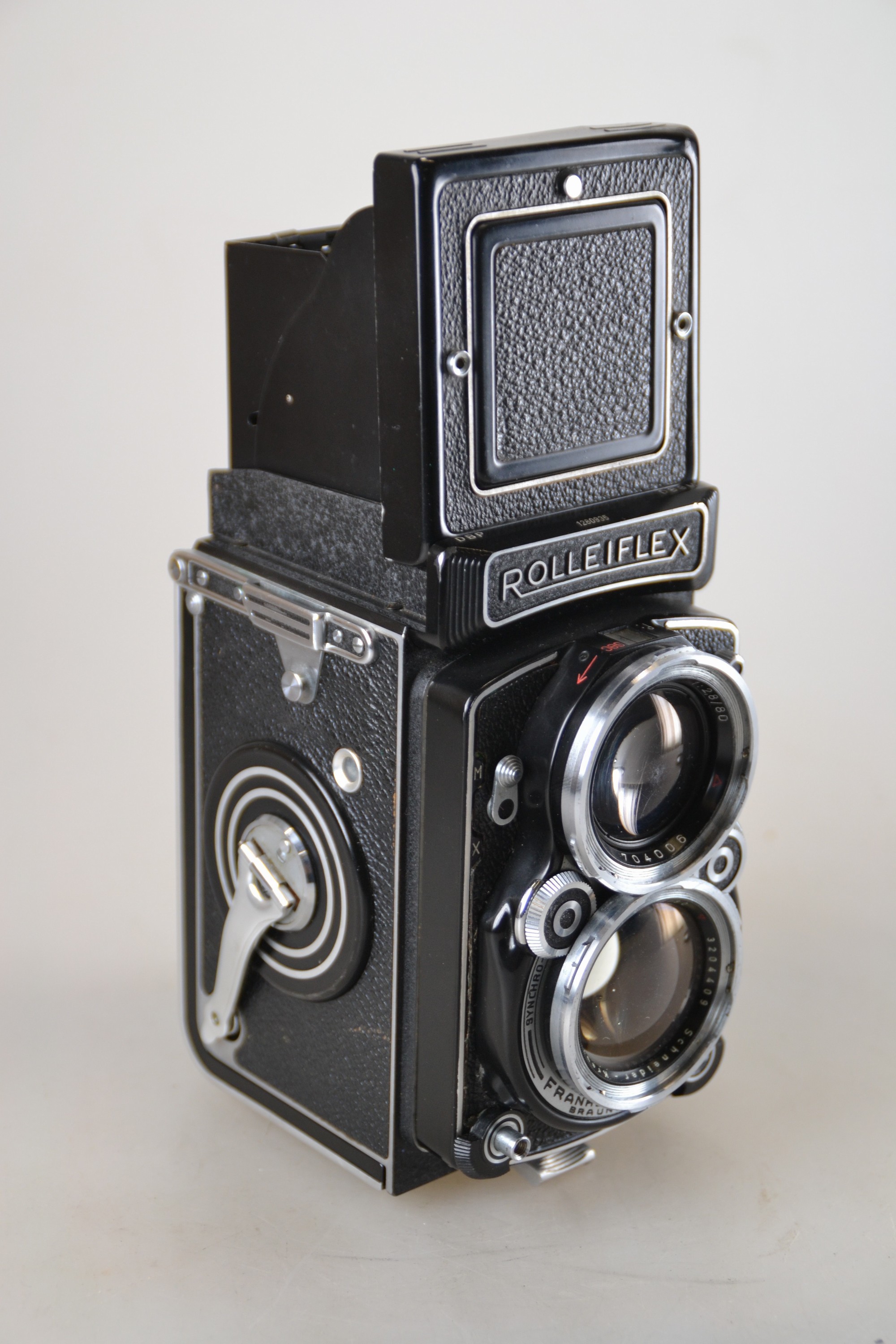 Detail b: Kamera Rolleiflex Nr. 1280935, 2-äugige 6x6 Spiegelreflexkamera, mit Heidosmat 1:2.8, 80mm