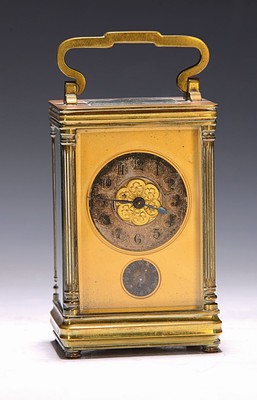 Image 26718731 - Travel alarm clock, France, around 1880-90, faceted glazed brass casing on all sides, fluted columns on the corners, silver-plated number ring (darkened), dial border with old gilding, échappement with cylinder gear, alarmclock strike on bell below, serial number. approx. 1 week, key missing, starts briefly - cleaning/overhaul essential, height with handle approx. 15cm, condition of movement 3- 4, housing 3