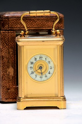 Image 26718812 - Small travel clock in a case, France around 1900, brass case glazed on all sides, partially with old gilding, enamel chapter ring, échappement cylinder gear, running order. approx. 1 week, original. Case, original in it. Key, without carrying strap, strong signs of wear, height of case approx. 10.5cm, condition of movement/housing 2-3, case condition 4