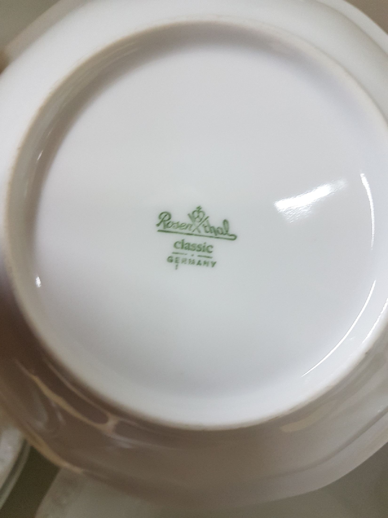 Detail o: Umfangreiches Kaffee- und Speiseservice, Rosenthal, 20. Jh., Maria weiß, 5 hohe Bechertassen, 12 Teetassen, 15 Untertassen, 4 Mokkatassen mit 3 ...