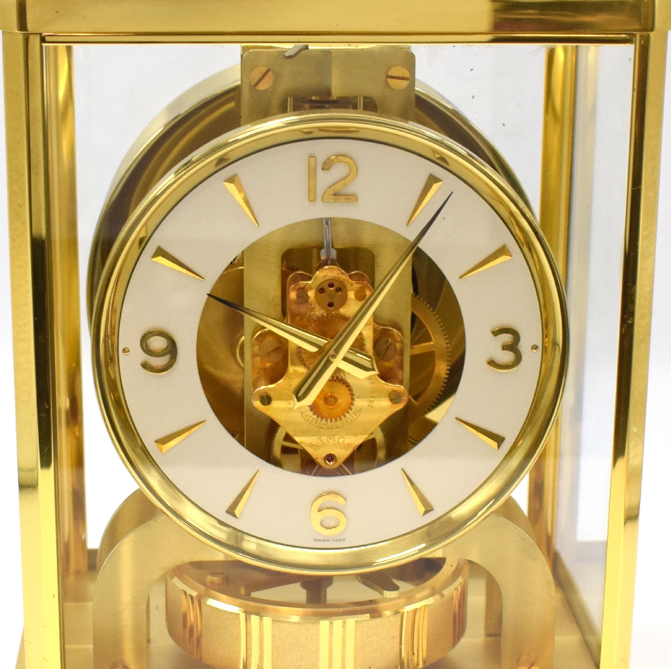 Detail a: Jaeger-LeCoultre Drehpendel-Tischuhr Atmos V Referenz 5800 Modell Classic, Schweiz um 1965, verg., 5-seitig vergl. Geh., nach vorn zu öffnen durch ...