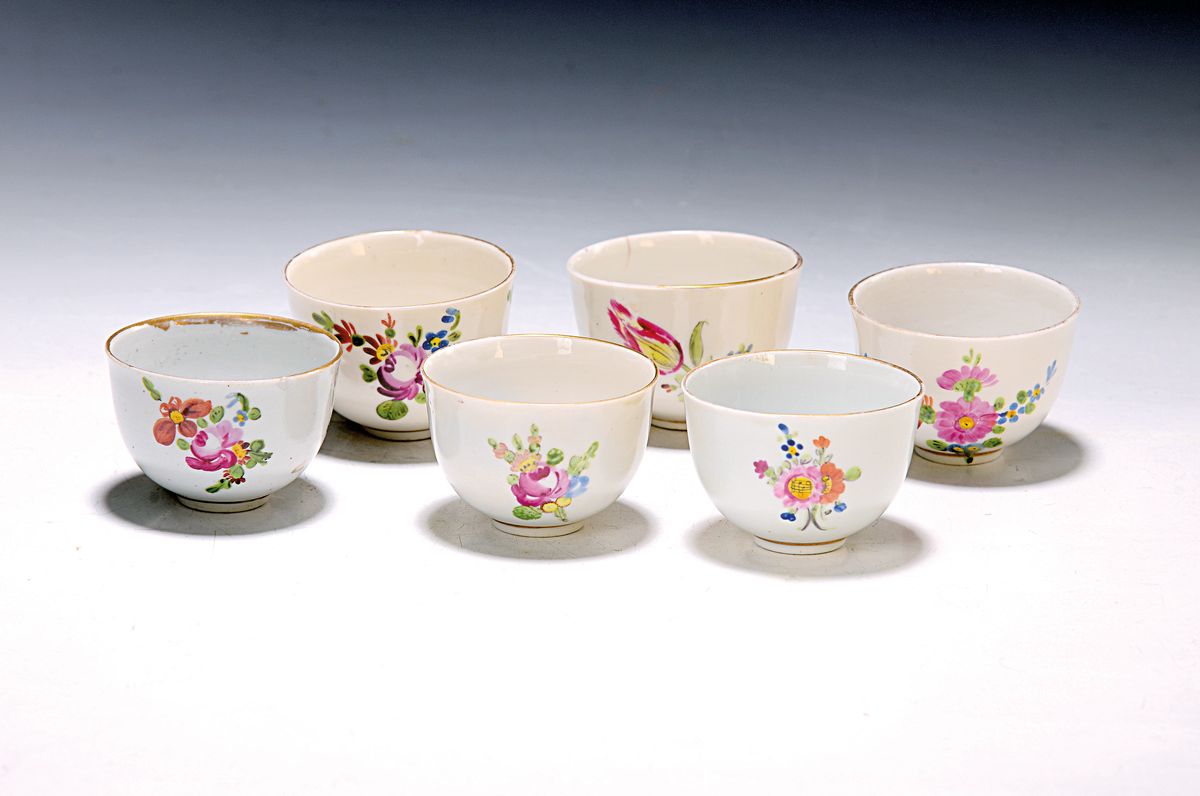 12 kleine Koppchen, Meissen, Marcolini, um 1774-1813, Porzellan, mit bunter Blumenmalerei, Goldränder berieben, eines gebrochen, H. ca. 4cm