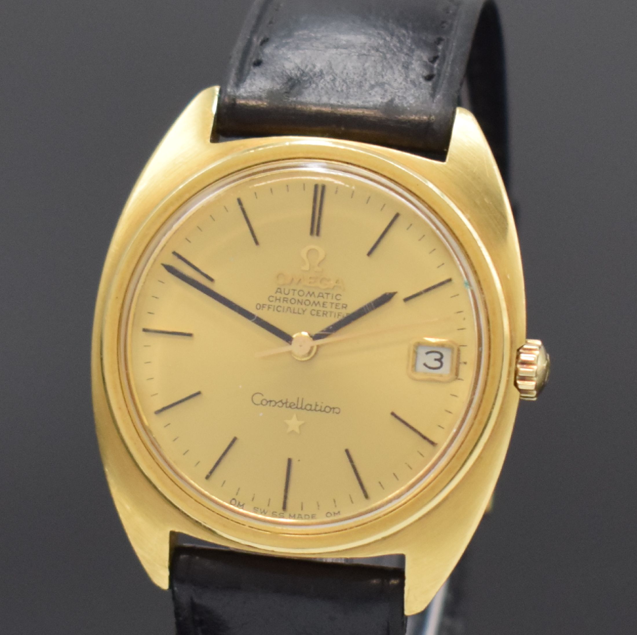 Detail a: OMEGA Herrenarmbanduhr Constellation Chronometer in GG 750/000 Referenz 168009 / 168017, Schweiz um 1967, Automatik, Boden m. Darst. Sternwarte ...