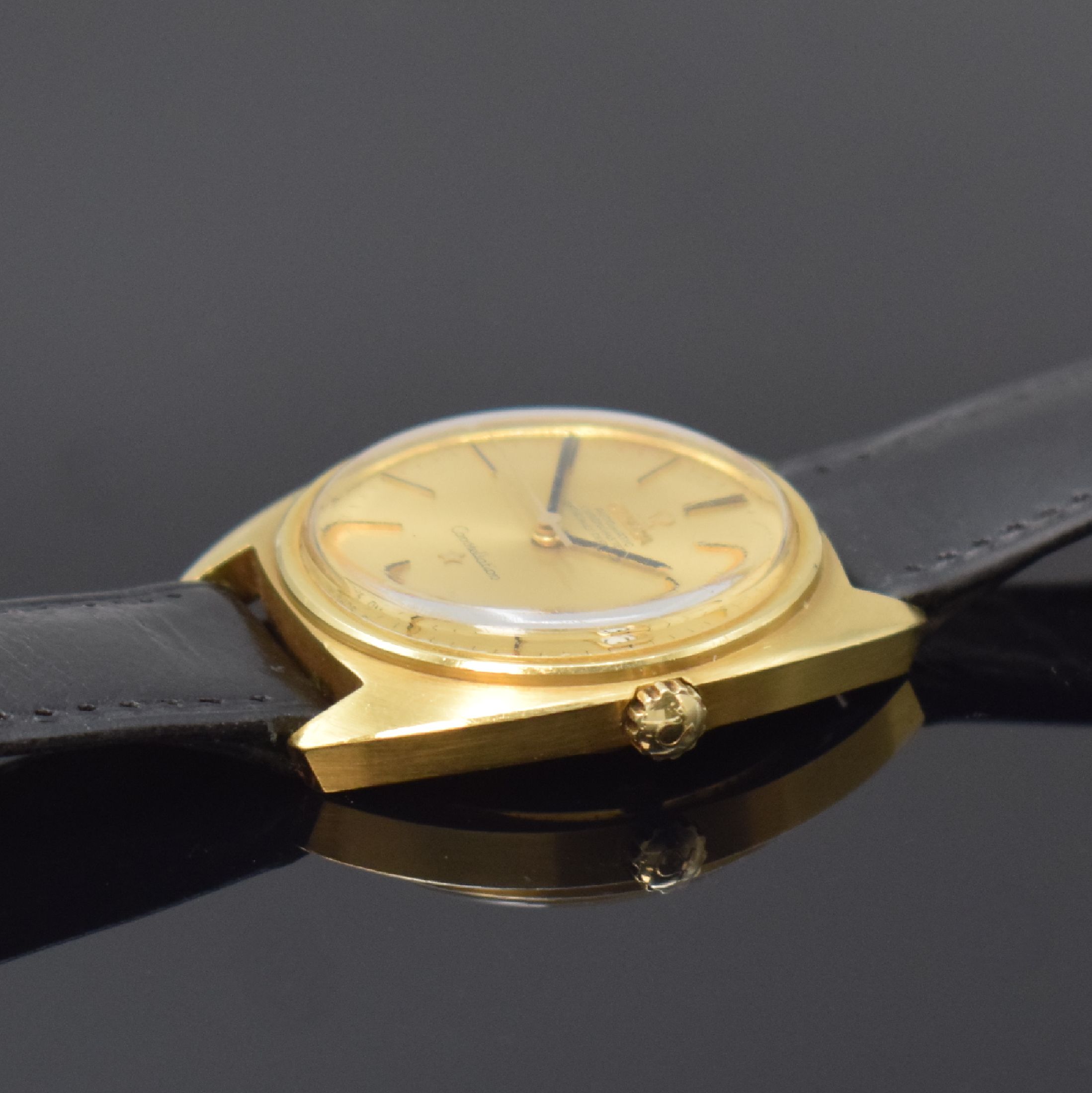 Detail b: OMEGA Herrenarmbanduhr Constellation Chronometer in GG 750/000 Referenz 168009 / 168017, Schweiz um 1967, Automatik, Boden m. Darst. Sternwarte ...