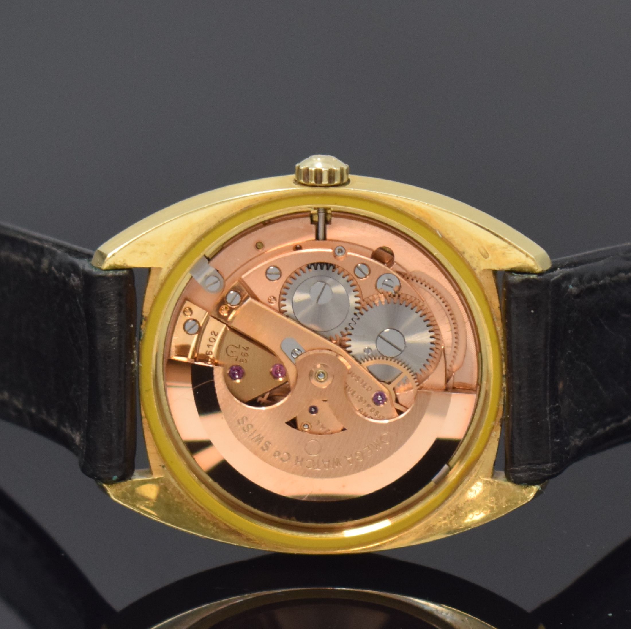 Detail d: OMEGA Herrenarmbanduhr Constellation Chronometer in GG 750/000 Referenz 168009 / 168017, Schweiz um 1967, Automatik, Boden m. Darst. Sternwarte ...