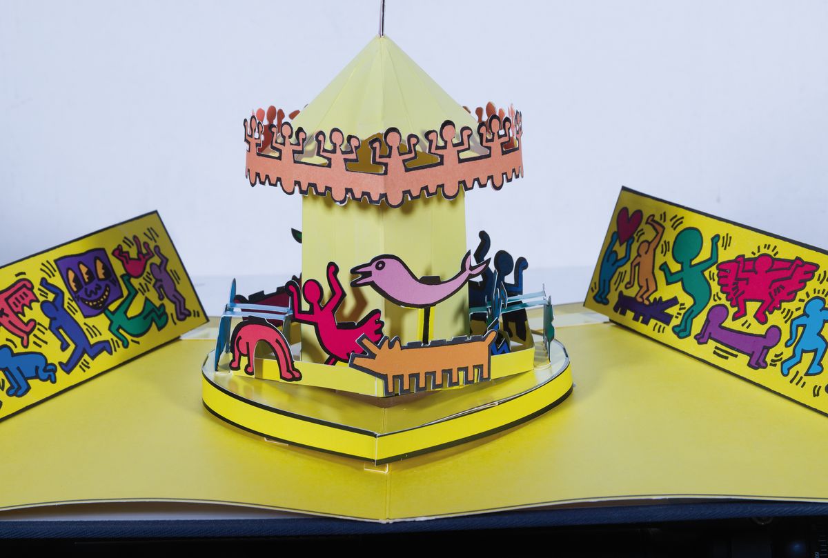 Detail e: Keith Haring, 1958-1990, "Luna Luna Karussel, von 1986, gefaltetes Pop-up Karussel,farbigeIllustration auf Karton, Format geschlossen 30,5x30,5 ...