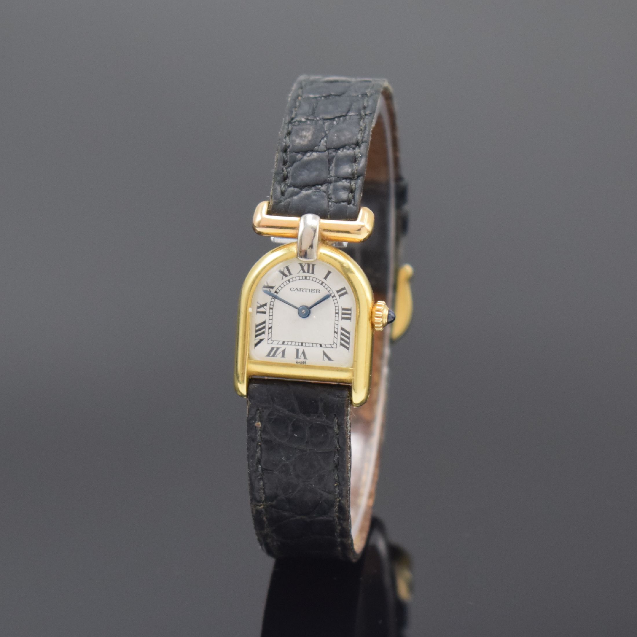 Cartier Calandre Cloche Damenarmbanduhr in GG 750/000 Referenz 6603, Schweiz um 1990, quarz, Boden 3-fach verschr., Schmuckkrone, weißes Zifferbl. ...