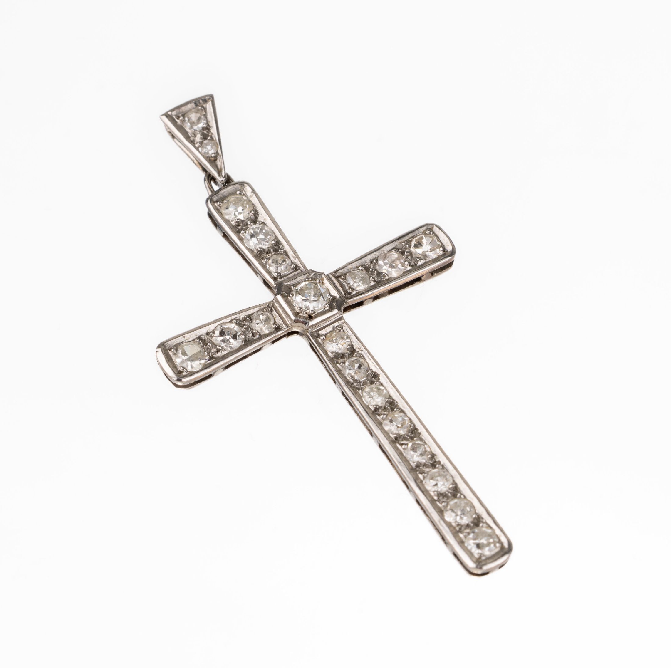 14 kt Gold Diamant-Kreuzanhänger, WG 585/000 gepr., 1 Altschliff- und 19 8/8- Diamanten zus. ca. 0.32 ct Weiß/p, ca. 4.2 x 2.3 cm, ca. 2.9 g