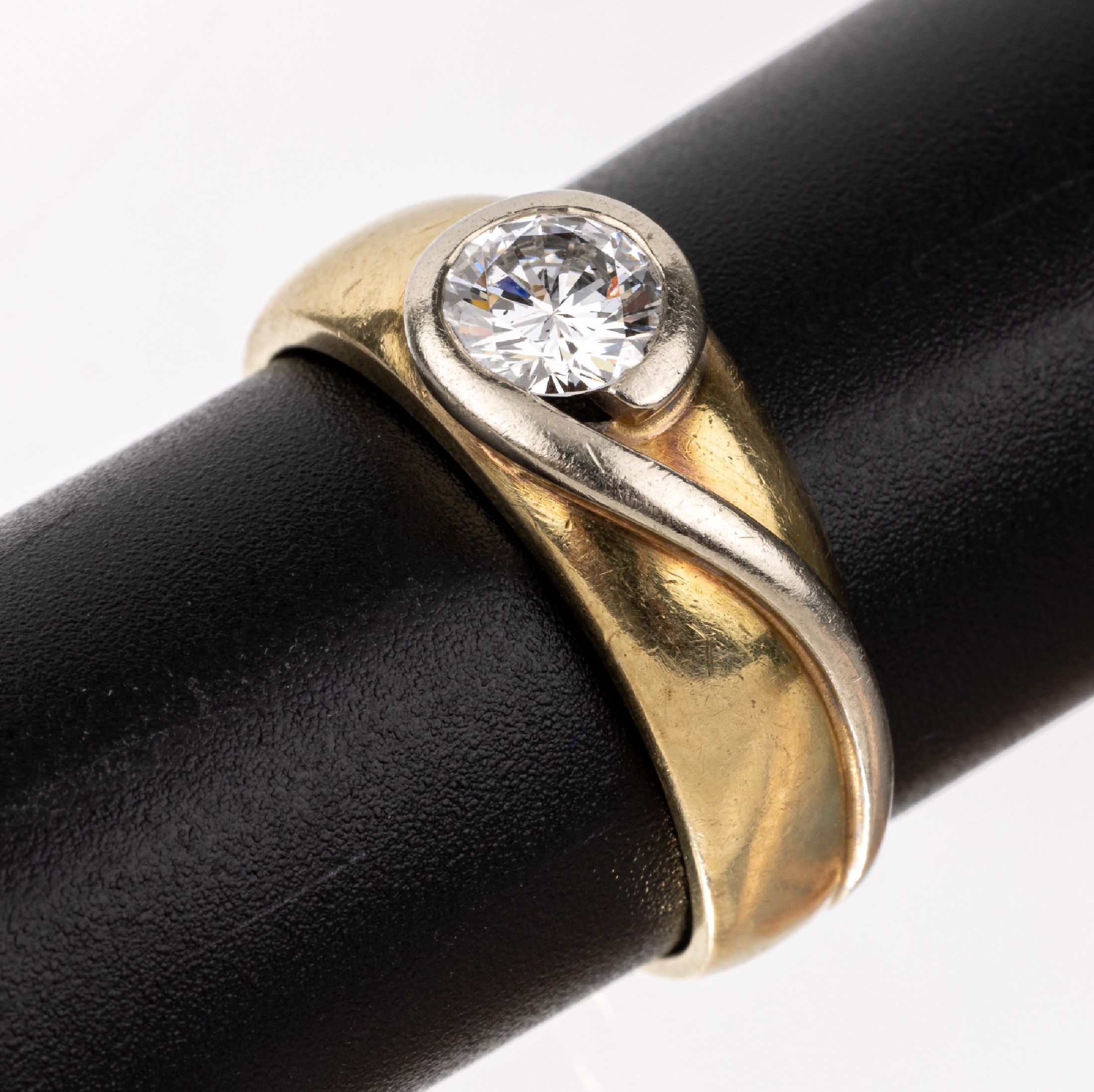 14 kt Gold Brillant-Ring, GG/WG 585/000, Brillant ca. 0.65 ct feines Weiß/si, RW 58, ca. 7.3 g