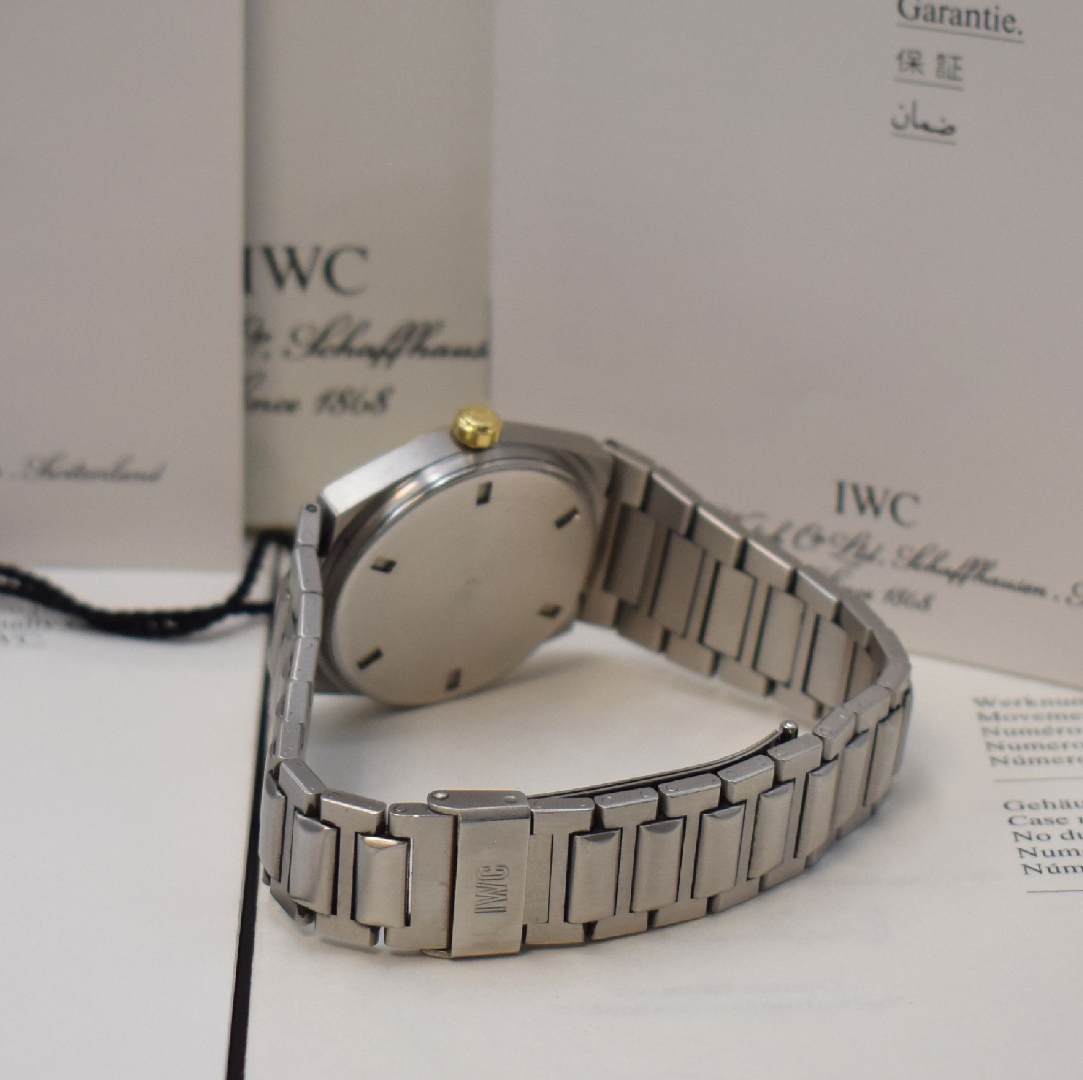 Detail b: IWC Herrenarmbanduhr Ingenieur Referenz 3521, Automatik, Schweiz um 1992, Chronometer in Edelstahl inkl. Gliederband m. Faltschl., Boden, Krone und ...