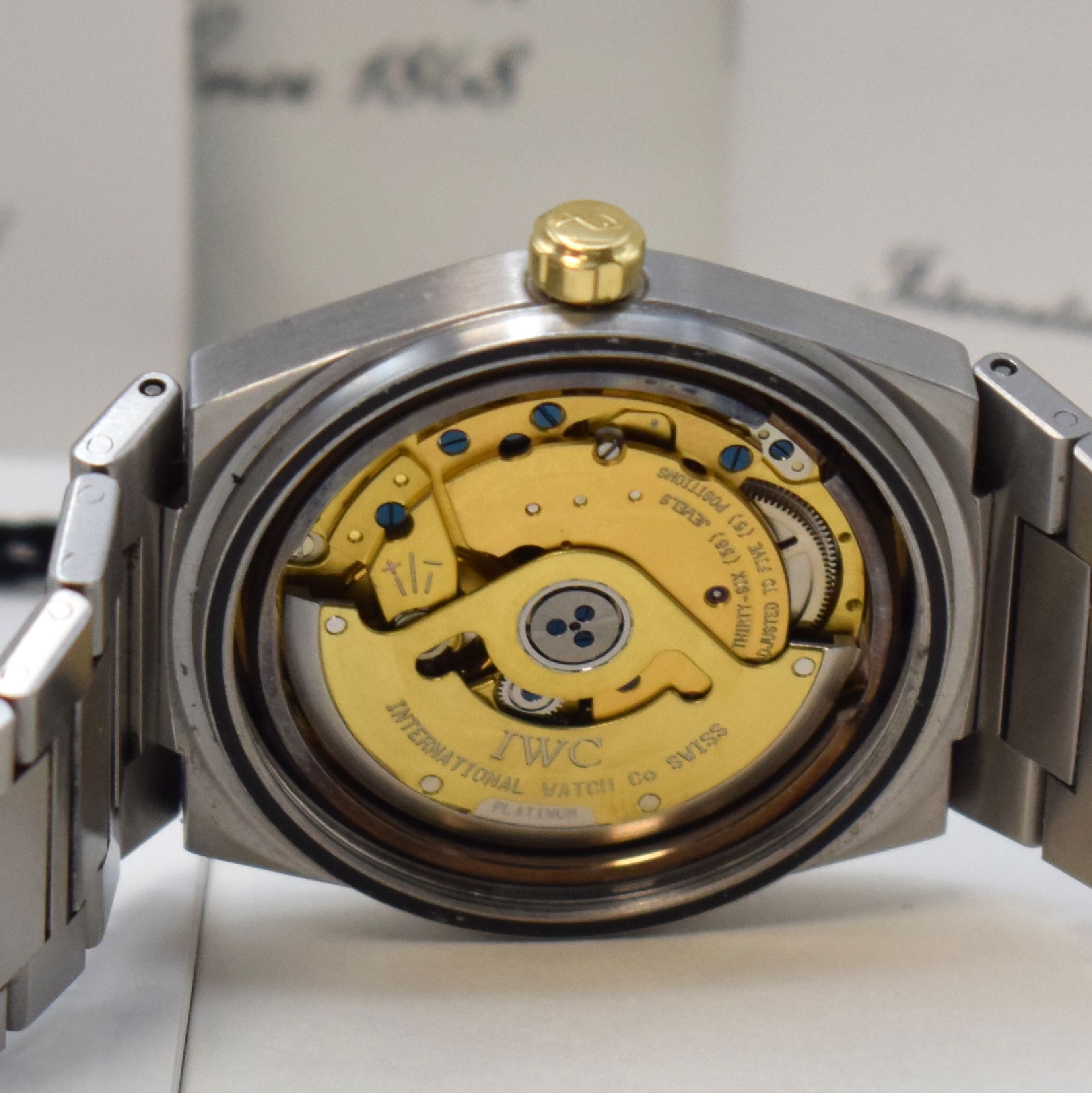 Detail e: IWC Herrenarmbanduhr Ingenieur Referenz 3521, Automatik, Schweiz um 1992, Chronometer in Edelstahl inkl. Gliederband m. Faltschl., Boden, Krone und ...