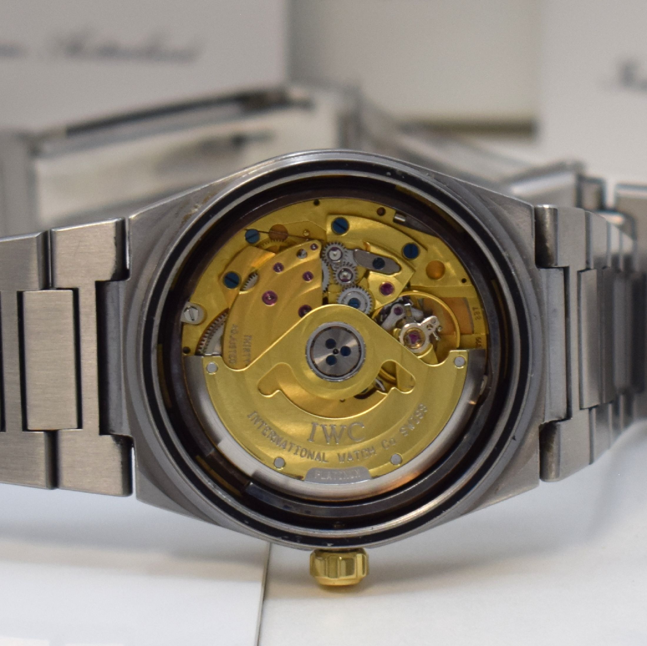 Detail f: IWC Herrenarmbanduhr Ingenieur Referenz 3521, Automatik, Schweiz um 1992, Chronometer in Edelstahl inkl. Gliederband m. Faltschl., Boden, Krone und ...