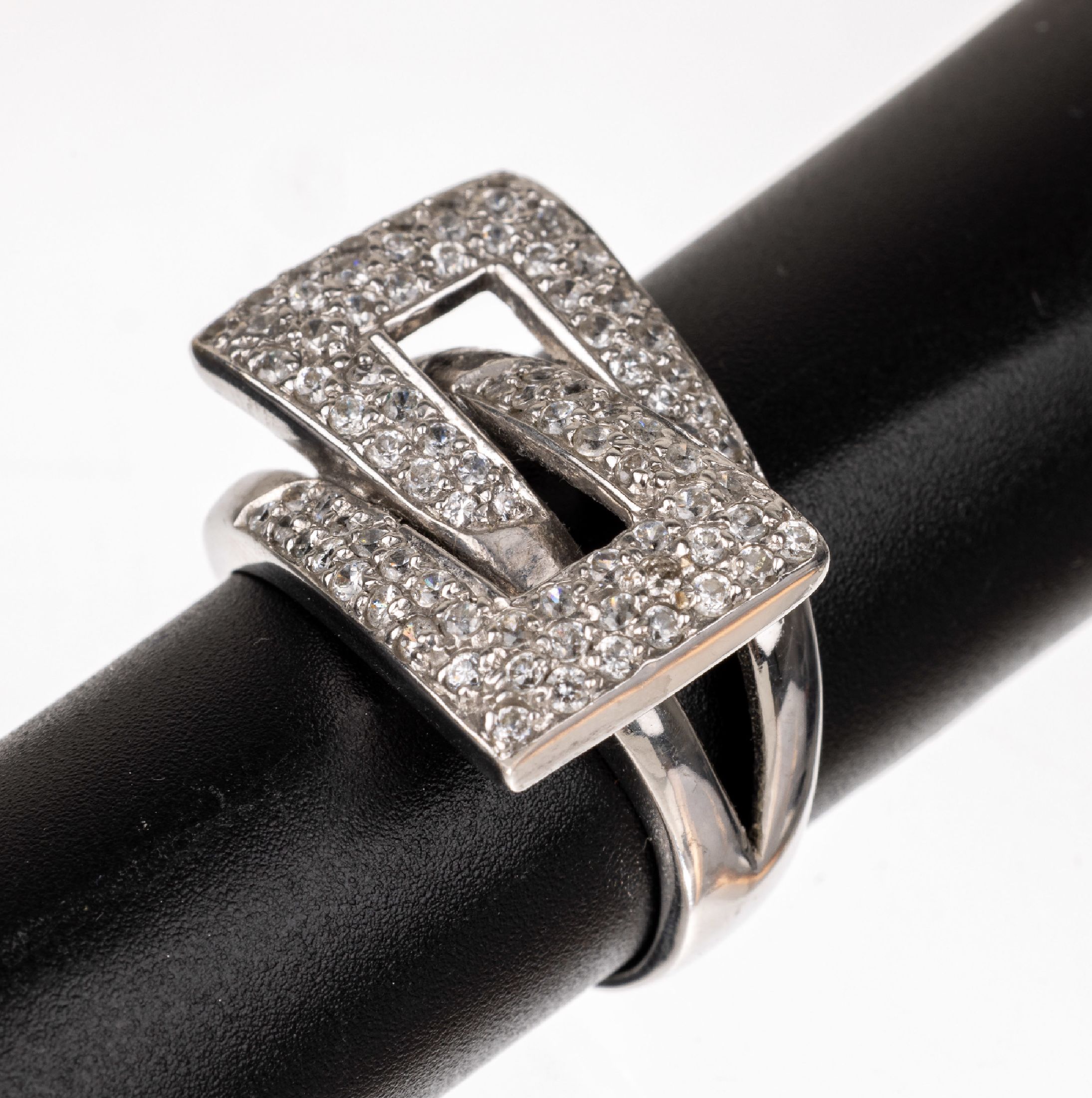 18 kt Gold Diamant-Ring, WG 750/000, außergewöhnliche Gestaltung, Brillanten und 8/8-Diamanten zus. ca. 1.0 ct Weiß/p, RW 61, ca. 9.9 g
