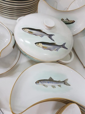 26719005b - Fish service, Rosenthal, 20th century, porcelain, hand-painted, naturalistic fish decoration, painter Königer, some with names of the fish, gold rim, 12 flat plates, 12 bone plates, gravy boat and lidded bowl (with cracks/damage inside), large pike plate