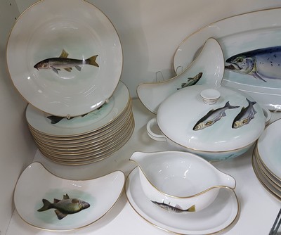 26719005c - Fish service, Rosenthal, 20th century, porcelain, hand-painted, naturalistic fish decoration, painter Königer, some with names of the fish, gold rim, 12 flat plates, 12 bone plates, gravy boat and lidded bowl (with cracks/damage inside), large pike plate