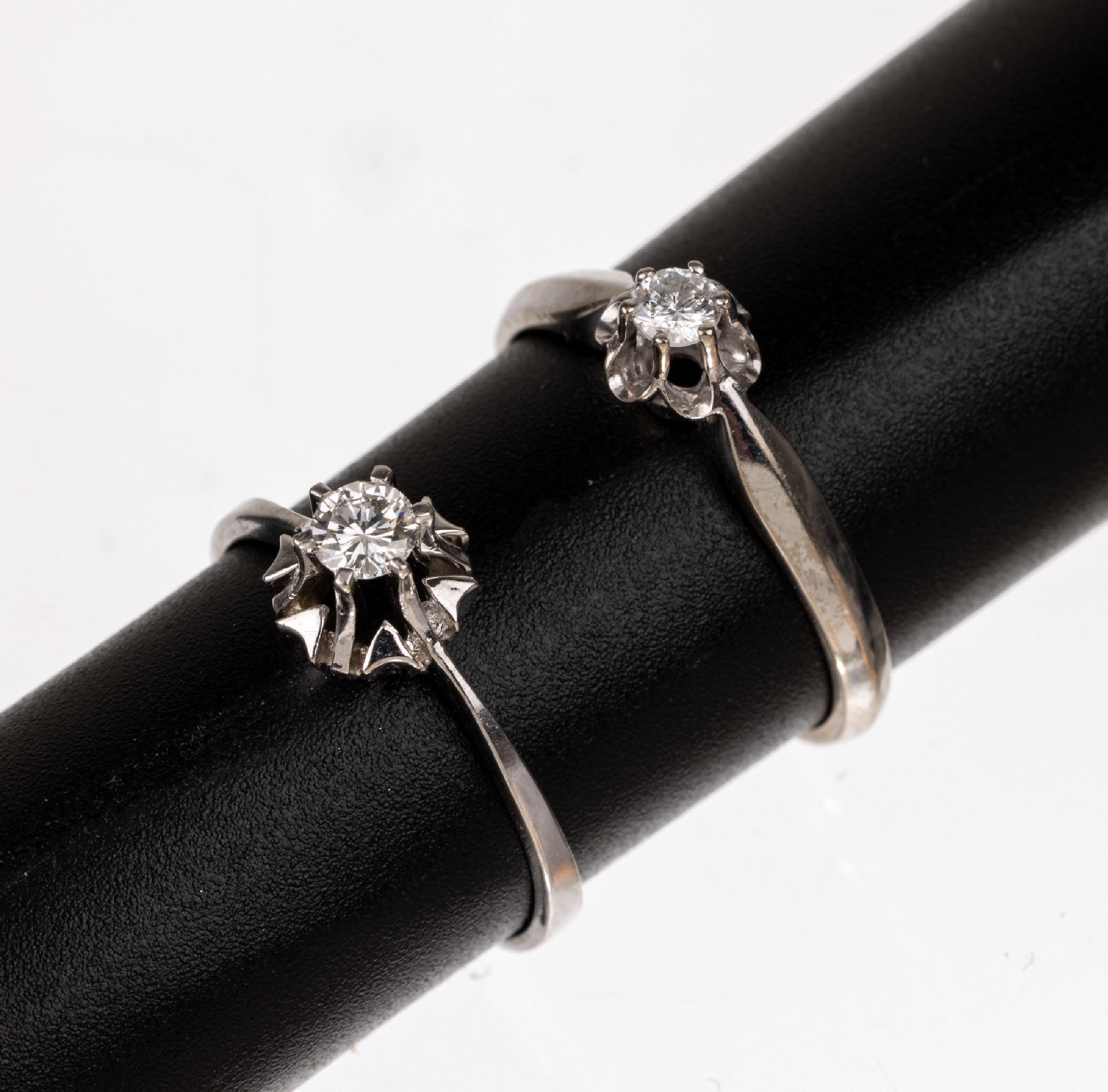 Konvolut 2 14 kt Gold Brillant-Ringe, WG 585/000, 1 x mit Brillant ca. 0.20 ct Weiß/si,RW 55, und 1 x mit Brillant ca. 0.10 ct Weiß/p, RW 58, ca. ...