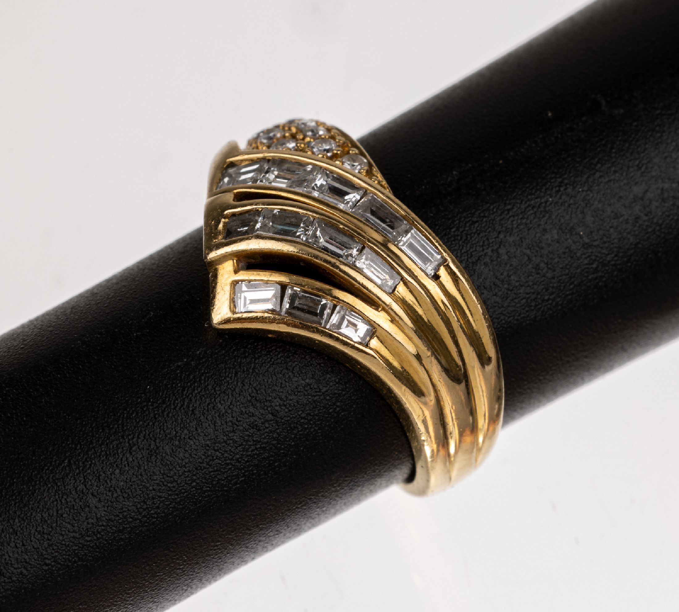 18 kt Gold Diamant-Ring, GG 750/000, 10 Brillanten und 12 Diamant-Baguettes zus. ca. 0.50 ct Weiß/si, RW 52, ca. 5.5 g