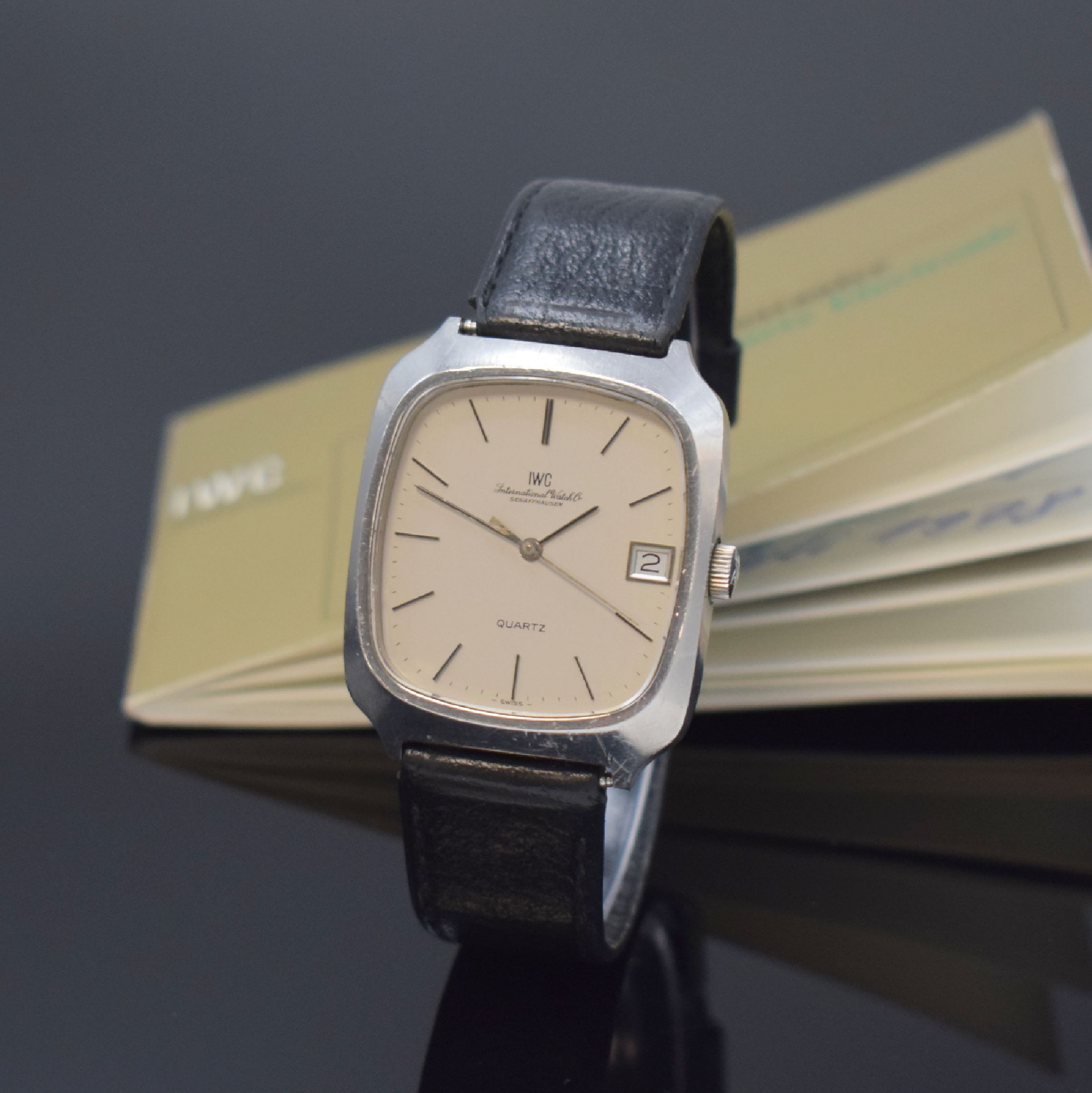 IWC Herrenarmbanduhr Referenz Br.582.379, rechteckig-gerundetes, 2-tlg. Edelstahlgeh. mit Bajonette-Verschluß, hellgraues Zifferbl. mit silb. ...