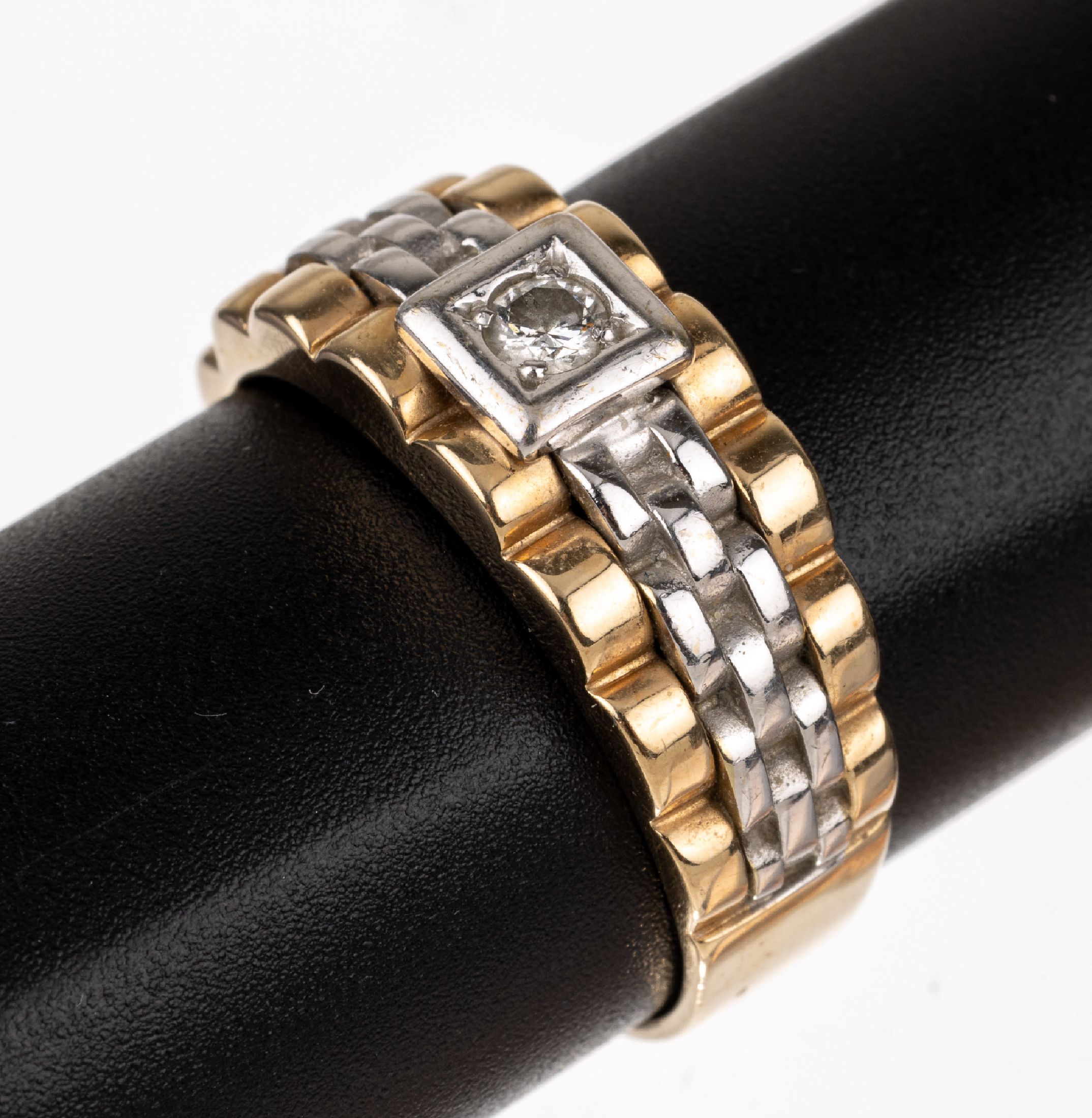 14 kt Gold Brillant-Ring, GG/WG 585/000, inWG gefasster Brillant ca. 0.15 ct Weiß/p, RW 67, ca. 9.5 g